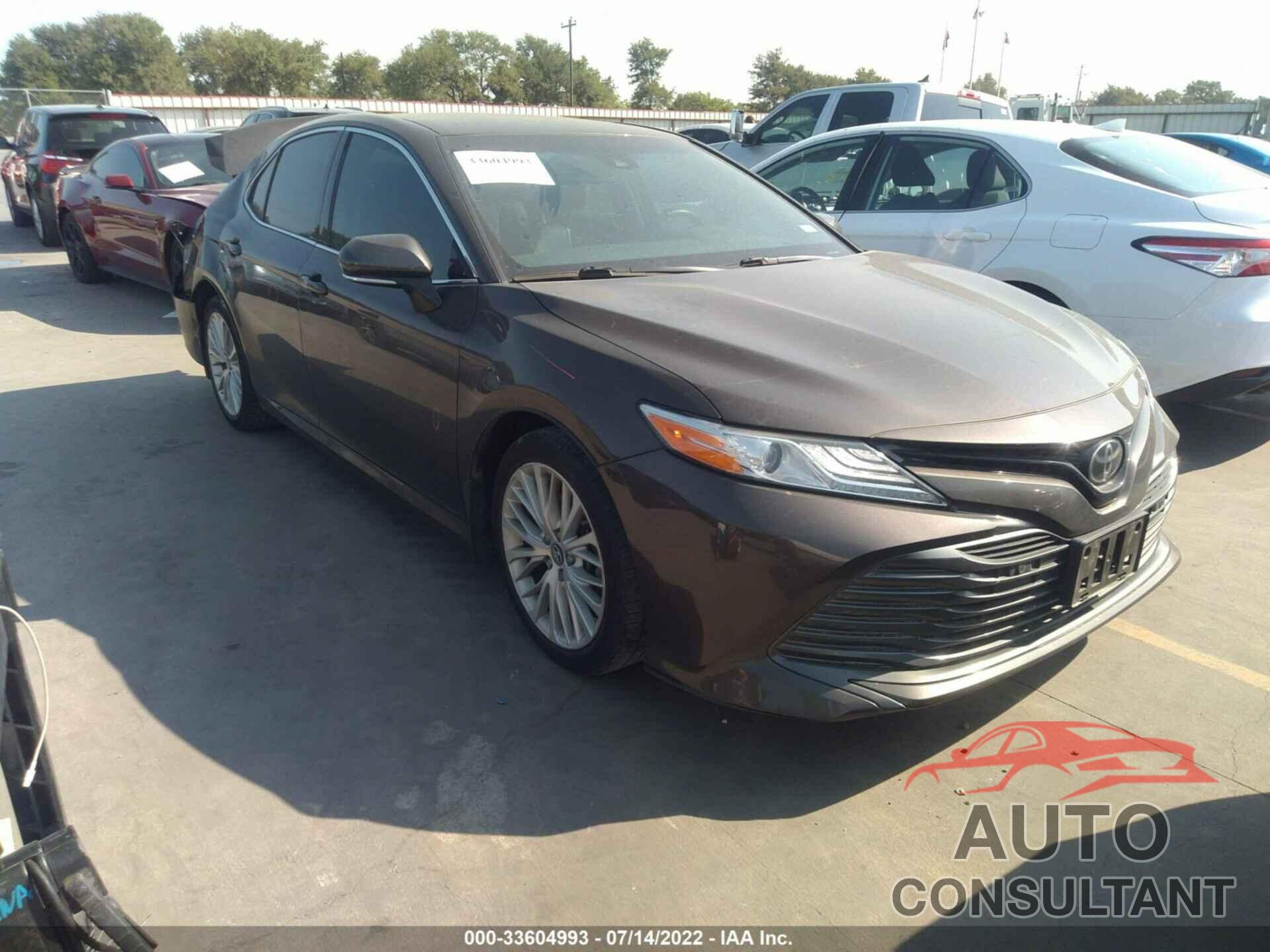 TOYOTA CAMRY 2018 - 4T1B11HK8JU506036