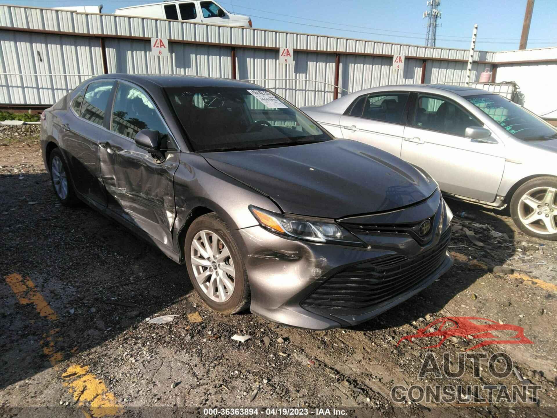 TOYOTA CAMRY 2018 - 4T1B11HK4JU618915