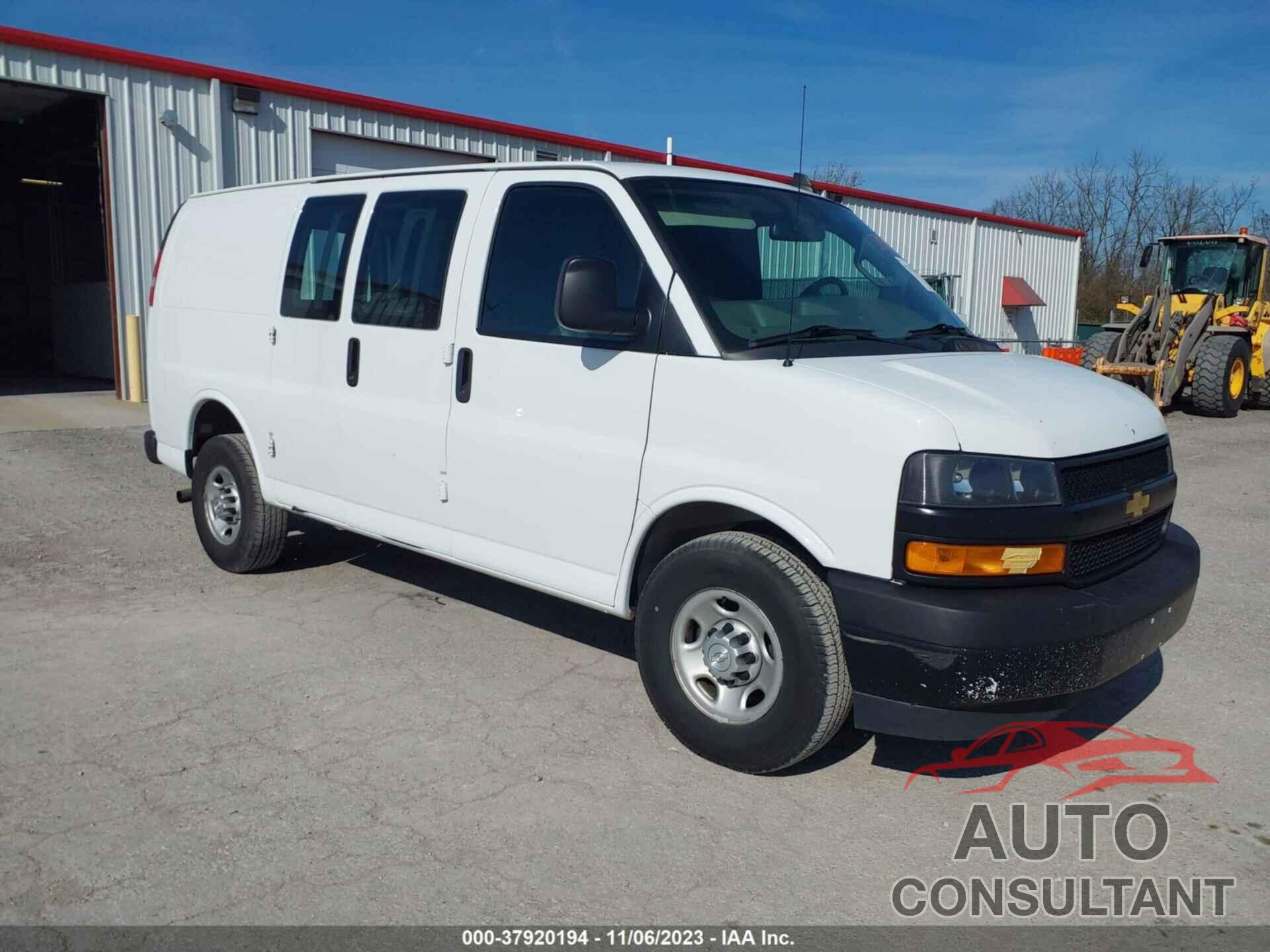 CHEVROLET EXPRESS CARGO VAN 2018 - 1GCWGAFG1J1211106