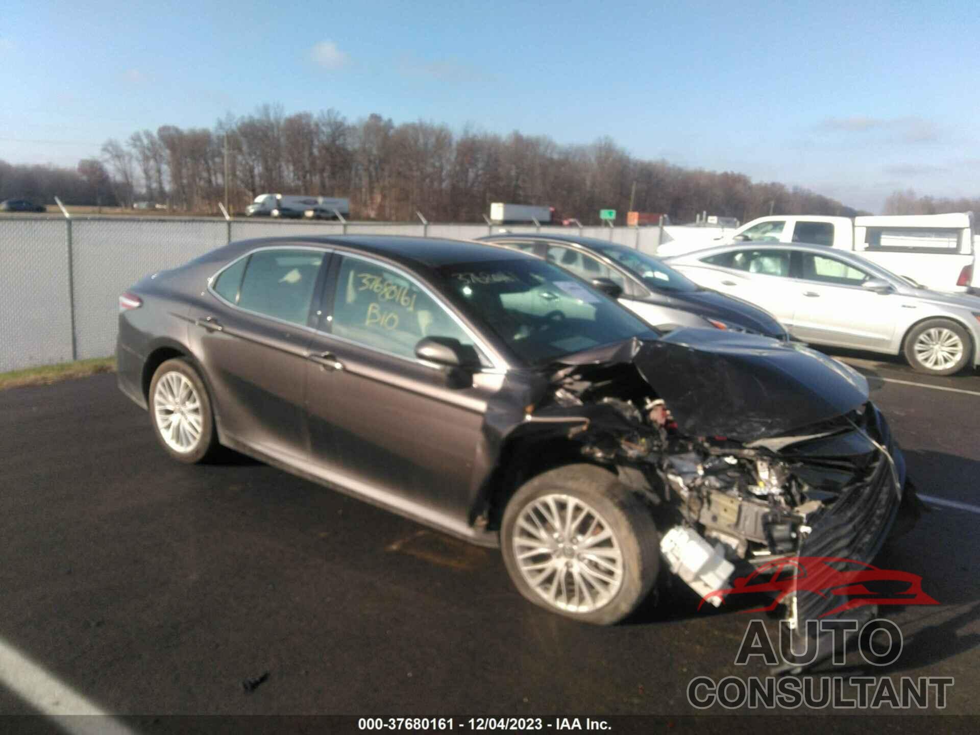 TOYOTA CAMRY 2018 - 4T1B11HK8JU002084