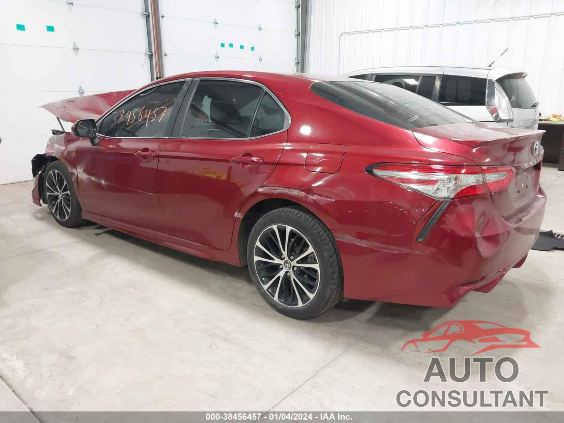 TOYOTA CAMRY 2018 - 4T1B11HK3JU561462