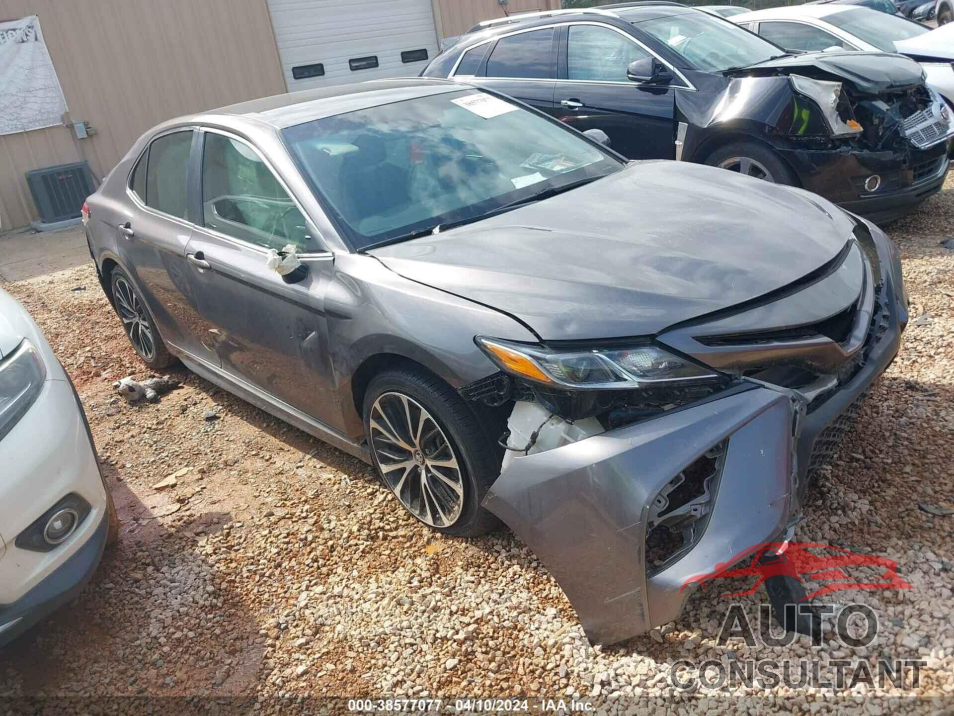 TOYOTA CAMRY 2018 - 4T1B11HK9JU569565
