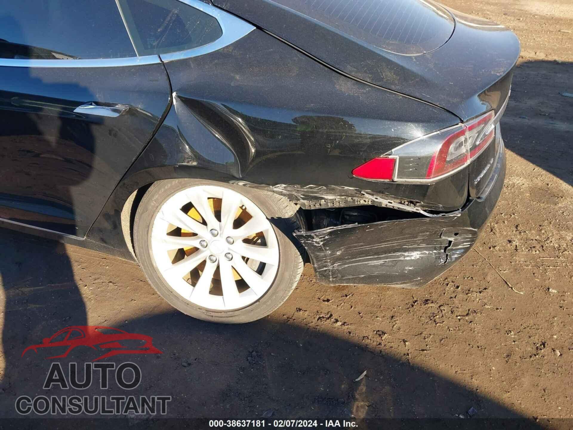 TESLA MODEL S 2018 - 5YJSA1E21JF266684
