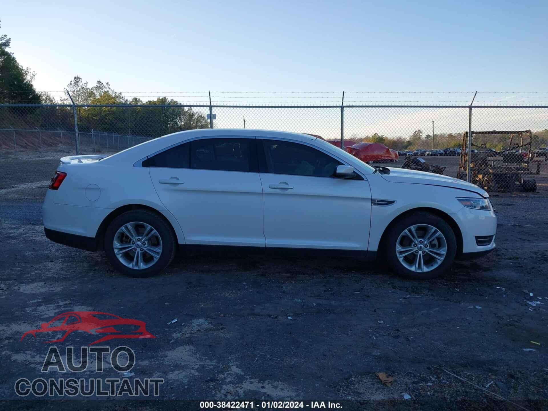 FORD TAURUS 2018 - 1FAHP2E83JG111083