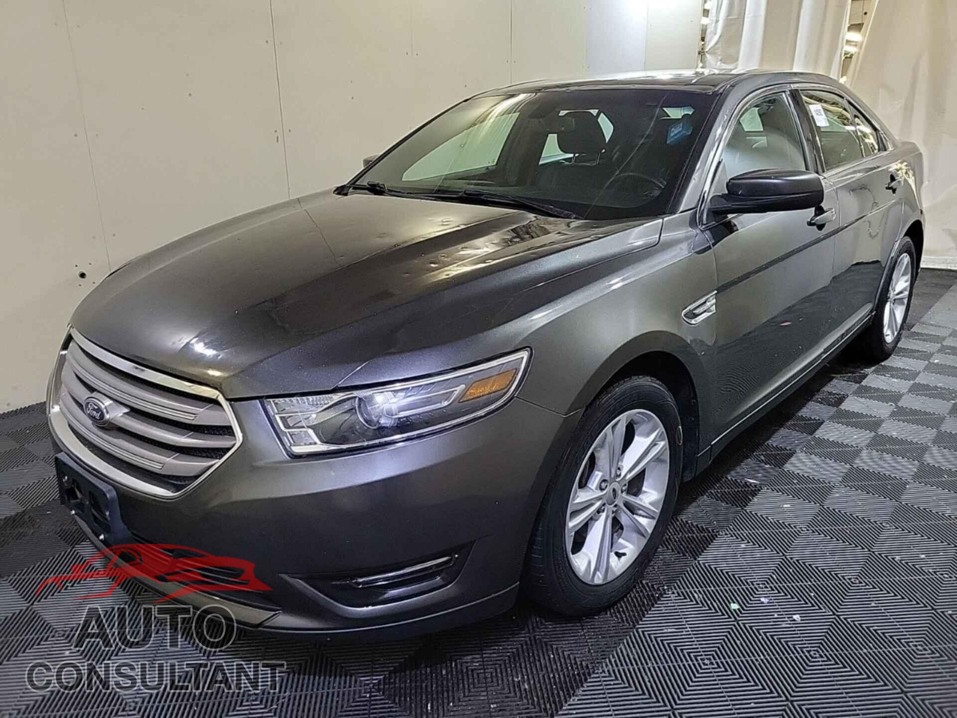 FORD TAURUS 2018 - 1FAHP2E87JG142112