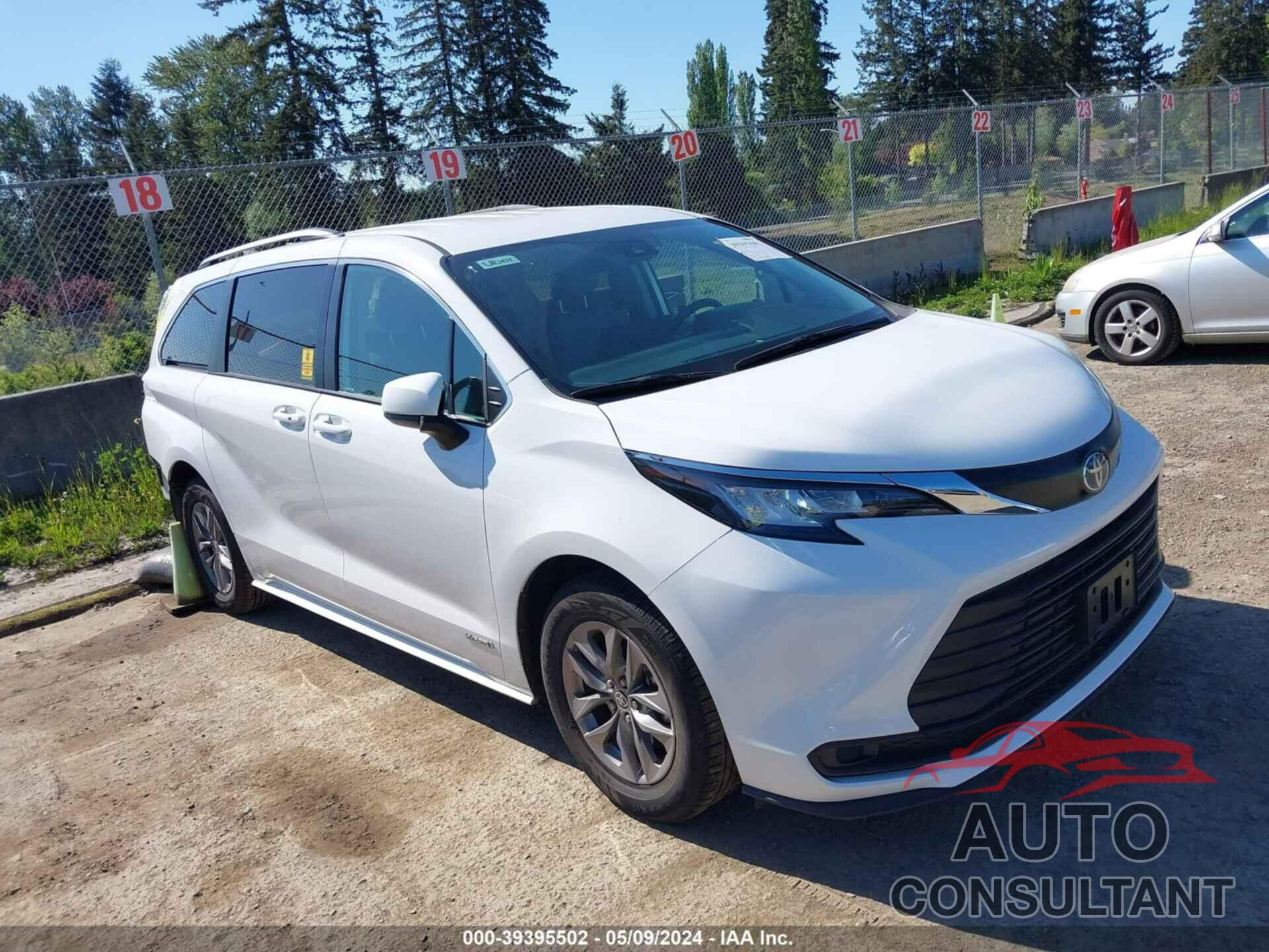 TOYOTA SIENNA 2021 - 5TDKSKFC1MS029638