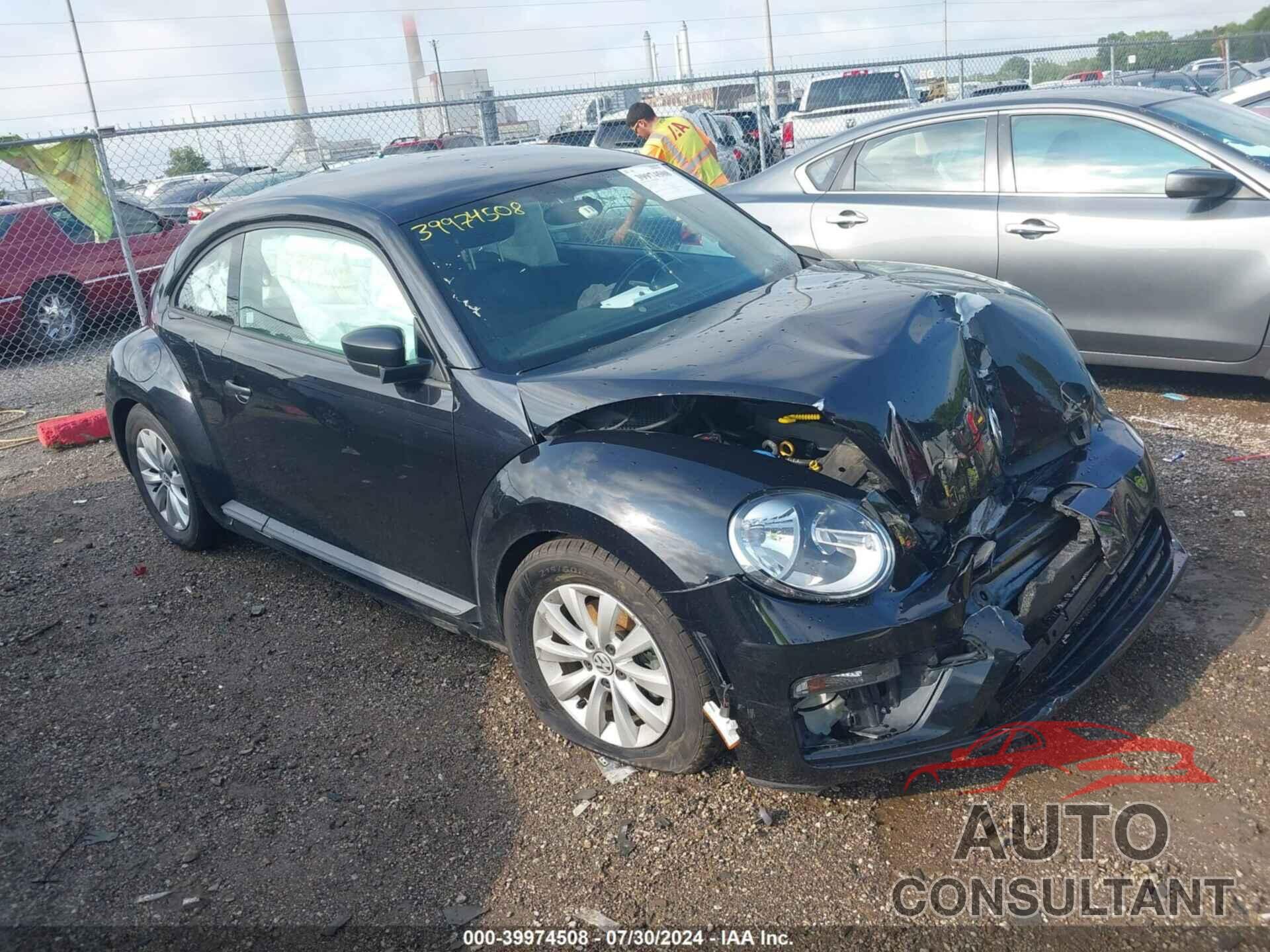 VOLKSWAGEN BEETLE 2018 - 3VWFD7AT4JM701877