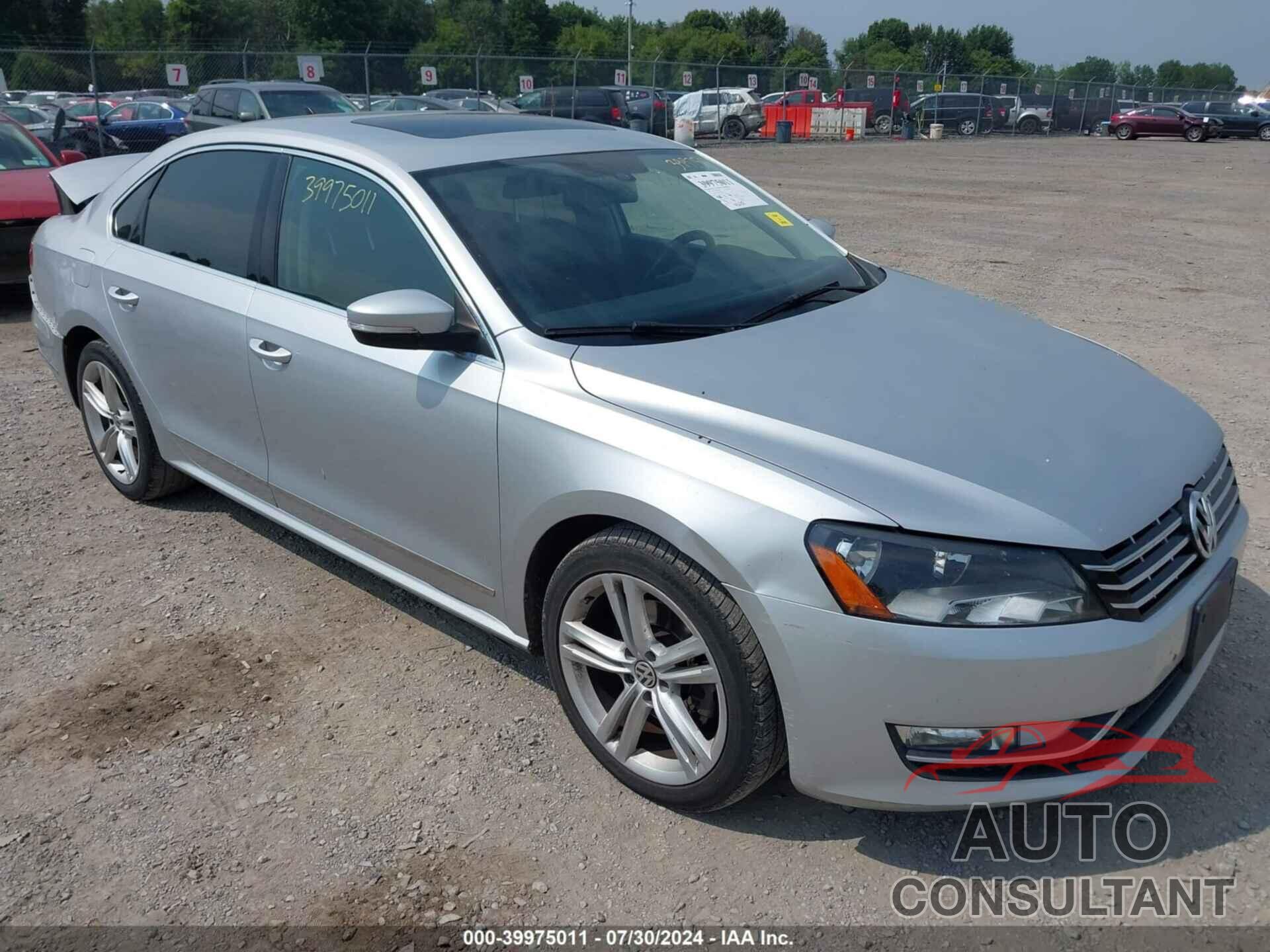 VOLKSWAGEN PASSAT 2015 - 1VWCV7A30FC012329