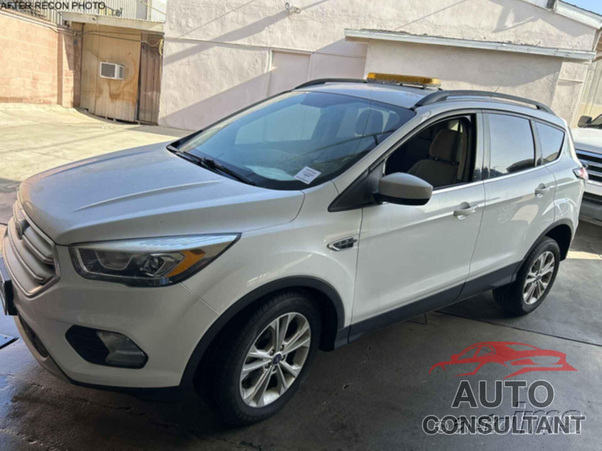 FORD ESCAPE 2017 - 1FMCU9GD4HUE76850