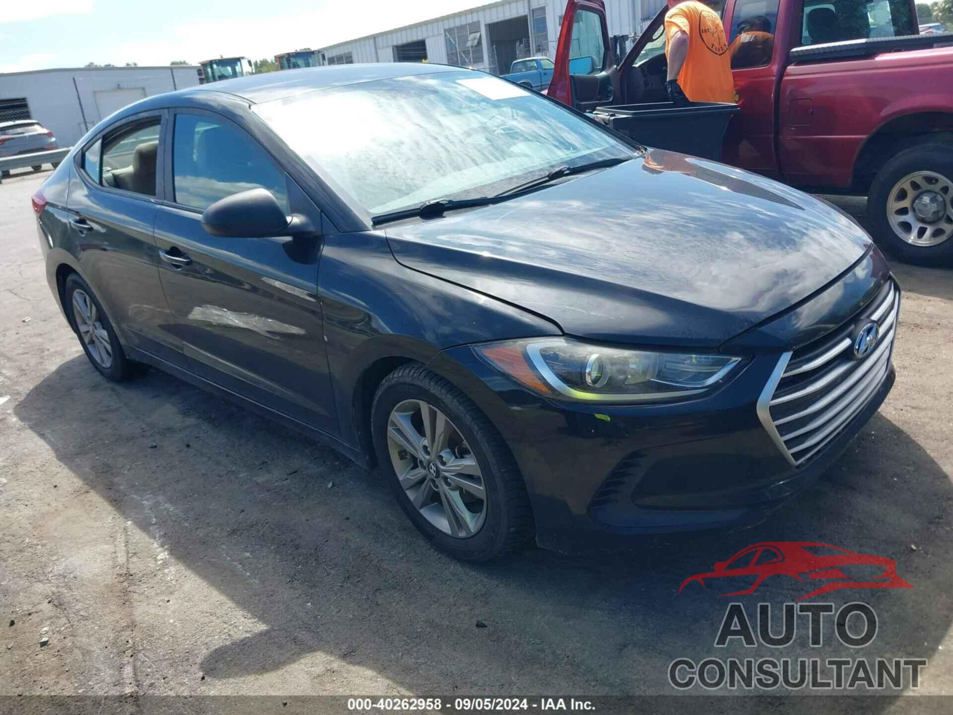 HYUNDAI ELANTRA 2018 - KMHD84LF2JU452359