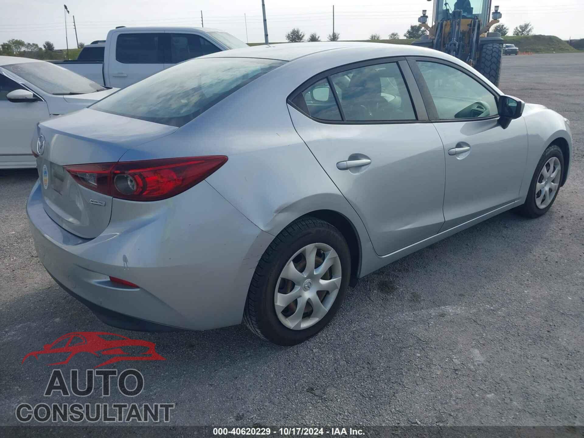 MAZDA MAZDA3 2018 - 3MZBN1U76JM272636