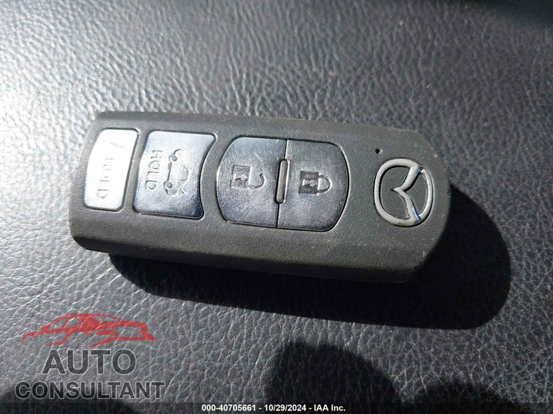 MAZDA MAZDA3 2017 - 3MZBN1U76HM106885