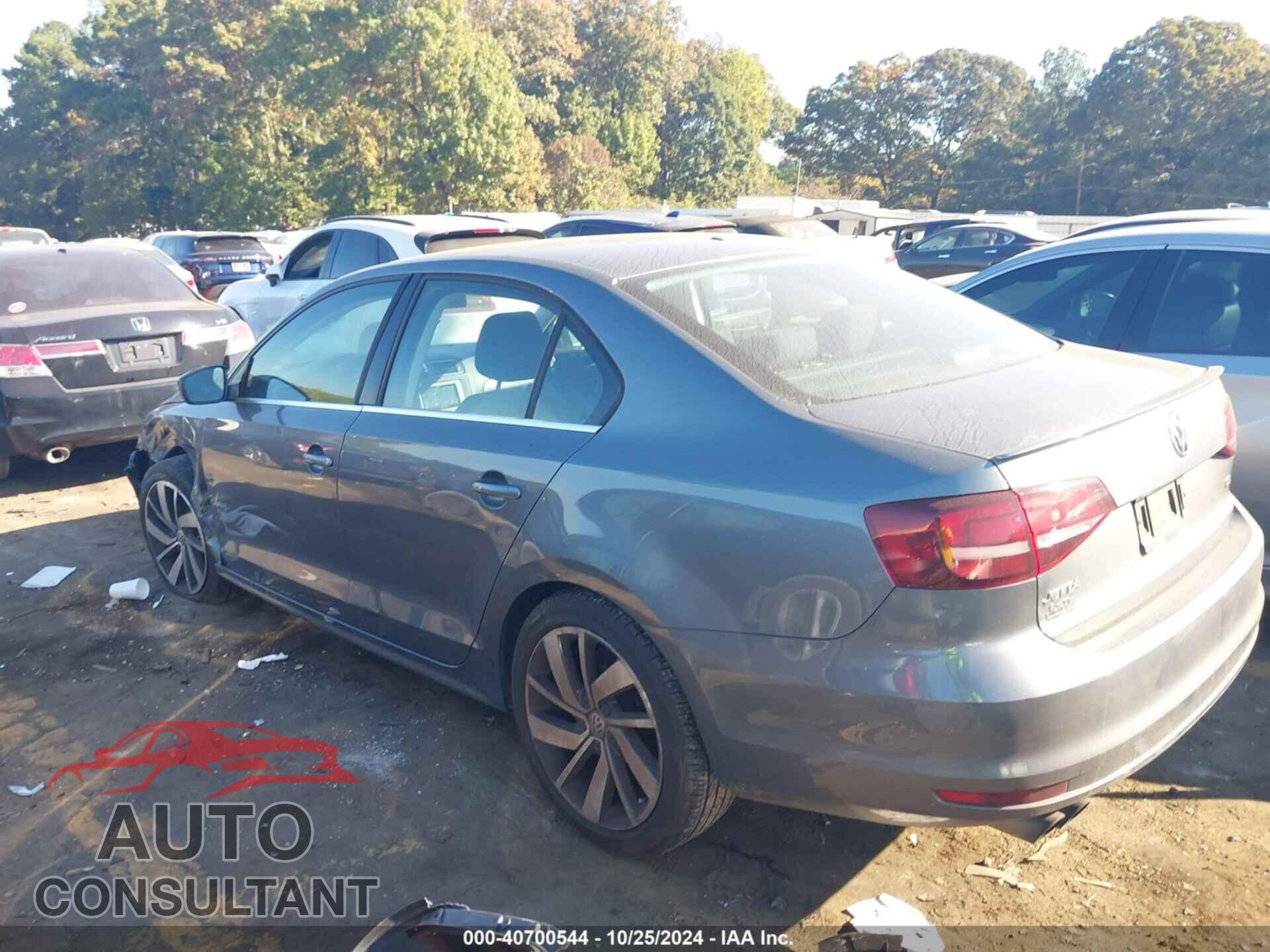VOLKSWAGEN JETTA 2017 - 3VW2B7AJXHM301349