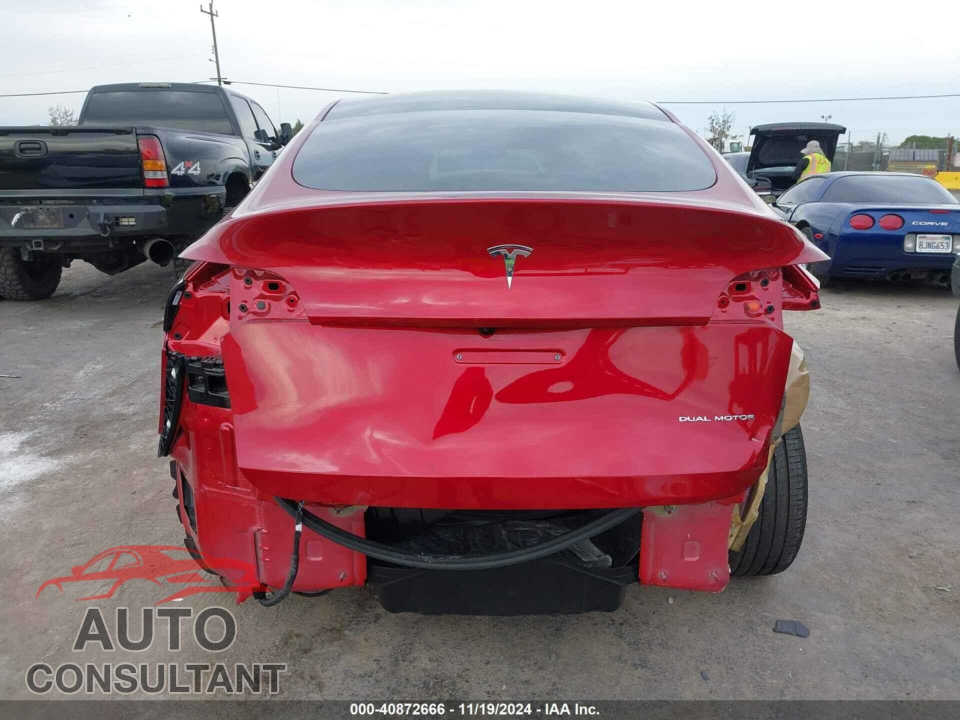 TESLA MODEL Y 2024 - 7SAYGAEE0RF017553