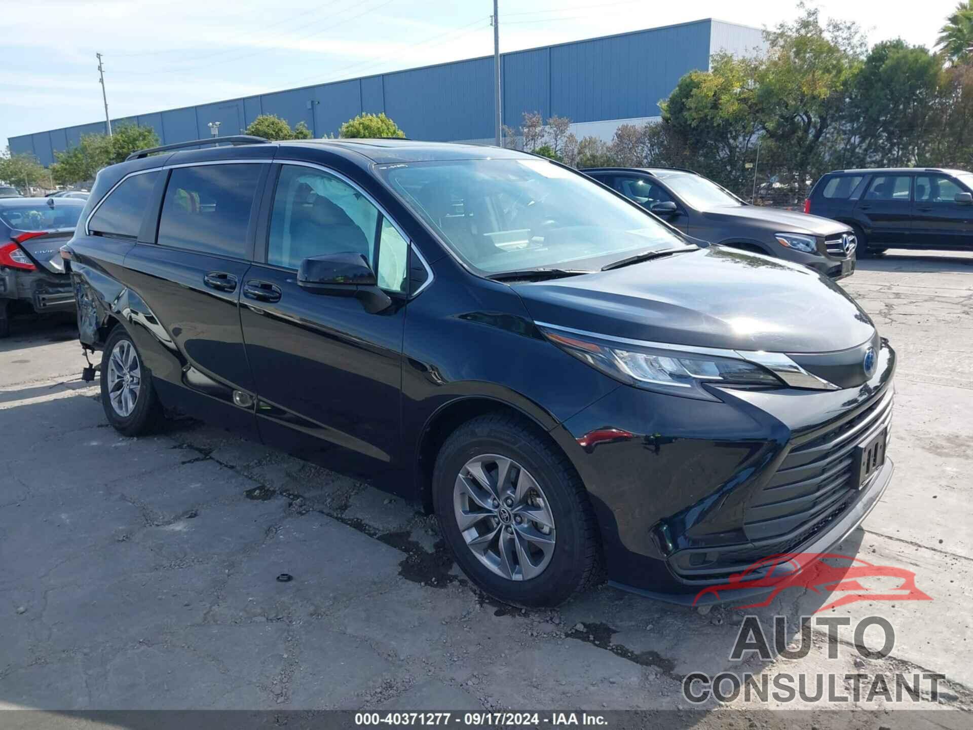 TOYOTA SIENNA 2023 - 5TDBRKEC5PS142123