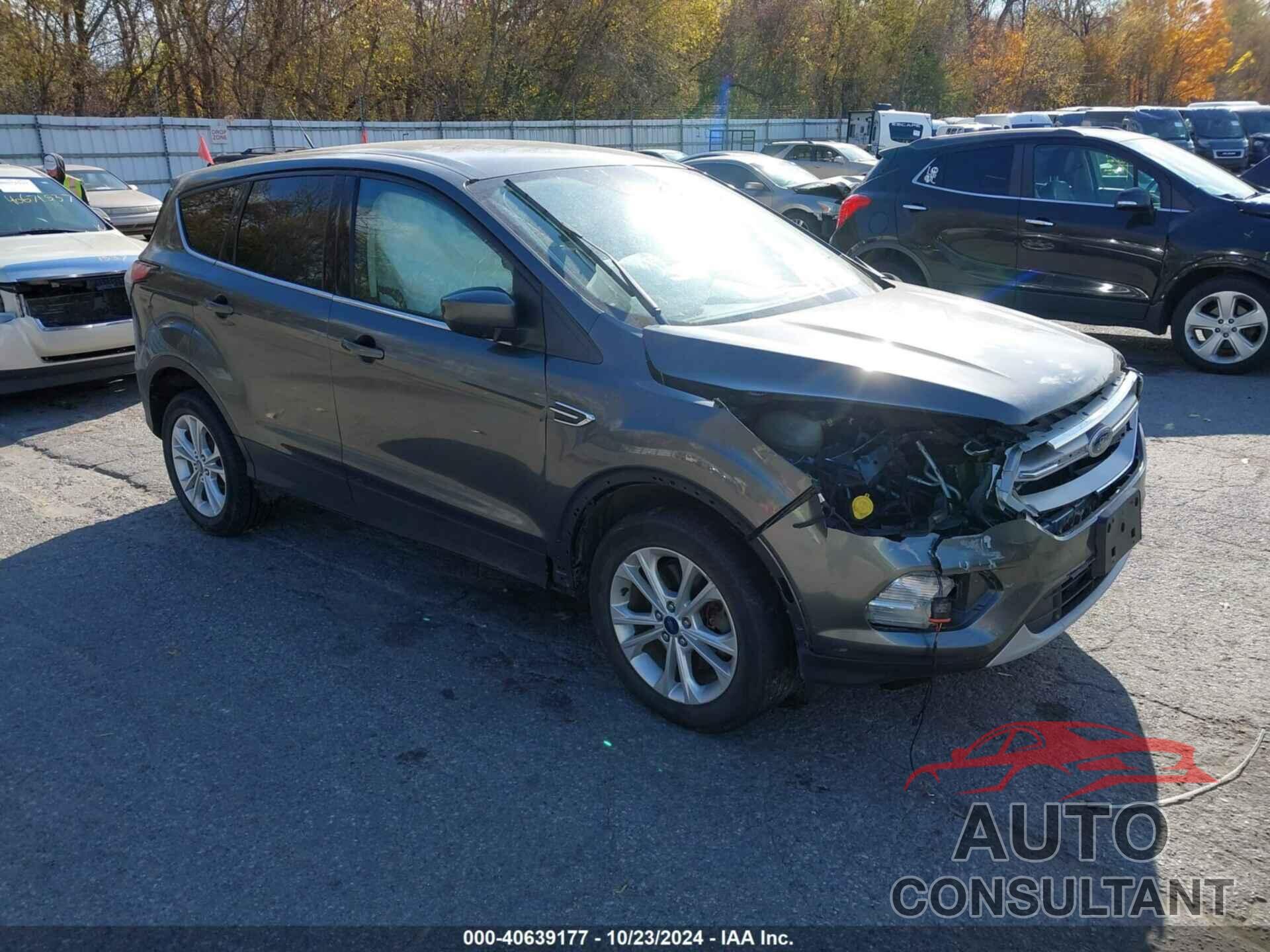 FORD ESCAPE 2017 - 1FMCU9GD5HUD30862