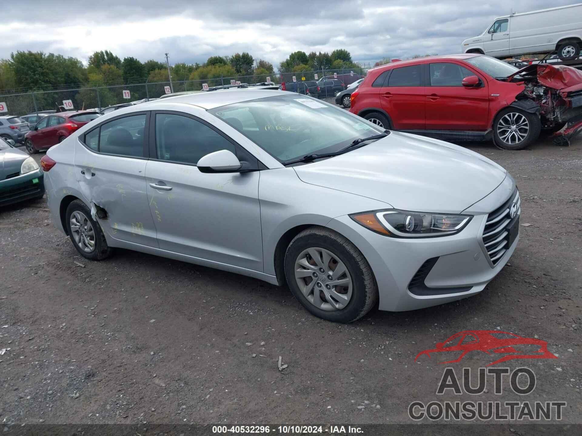 HYUNDAI ELANTRA 2018 - KMHD74LF0JU512285