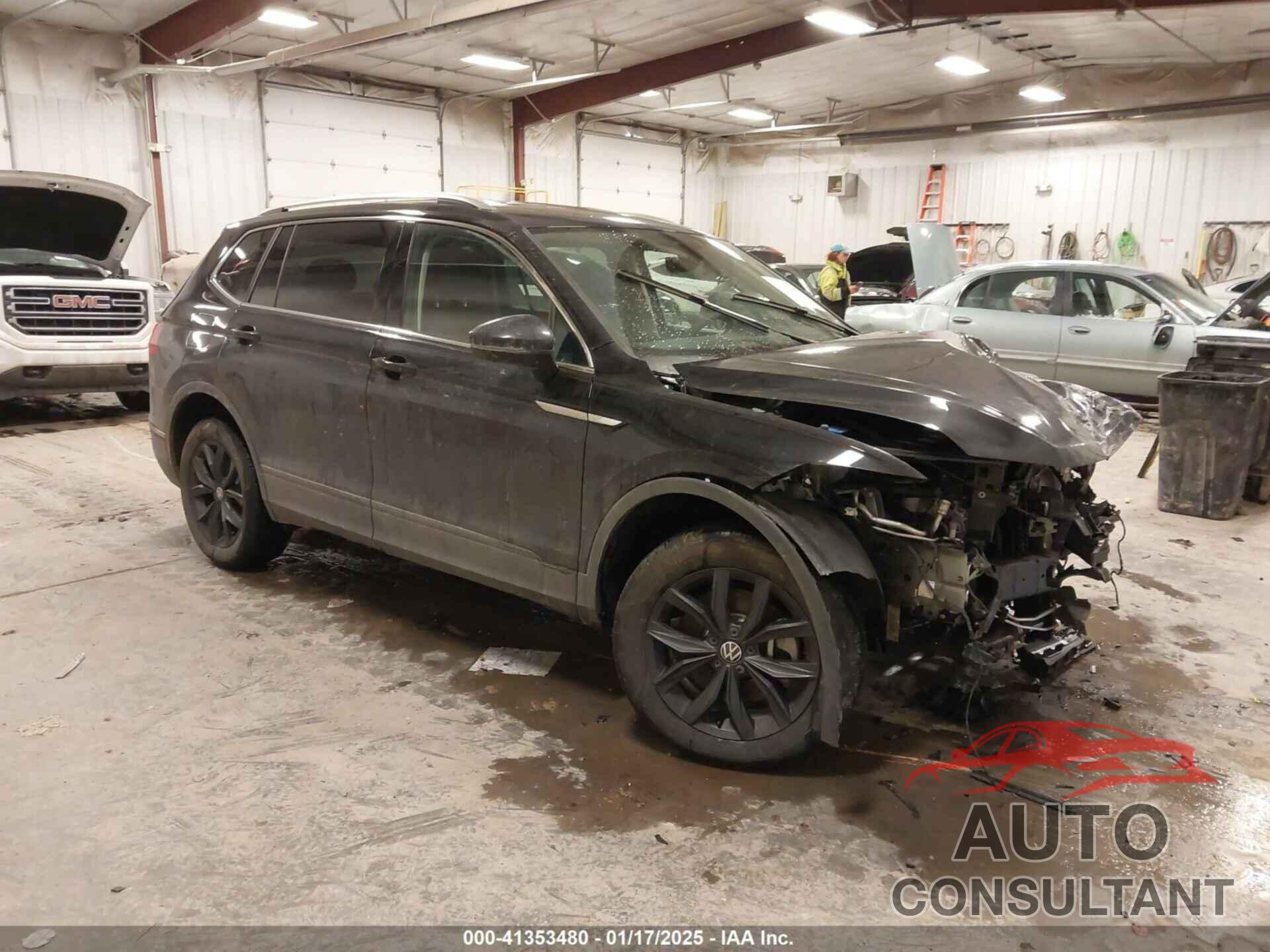 VOLKSWAGEN TIGUAN 2024 - 3VV2B7AX7RM043477