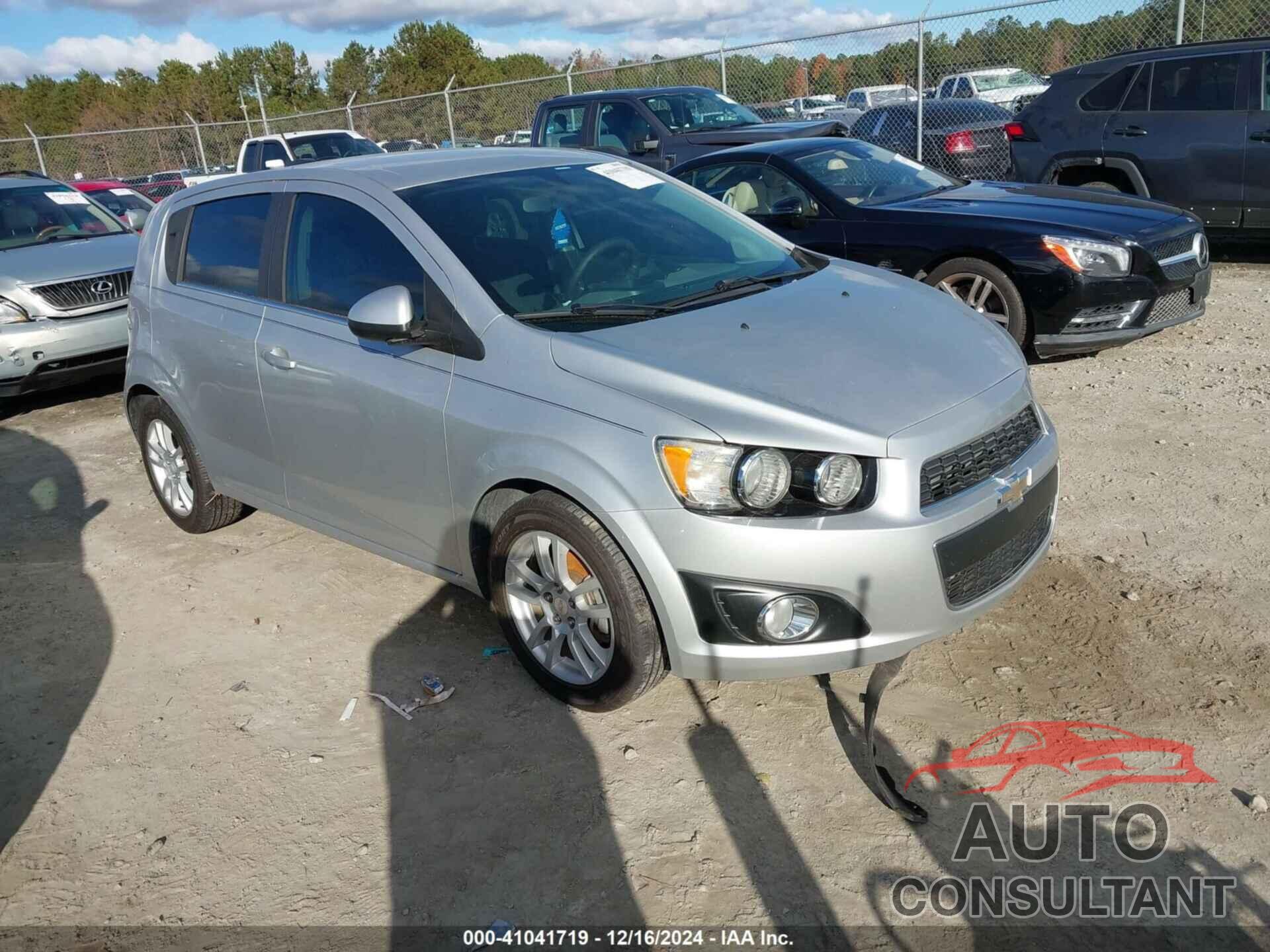 CHEVROLET SONIC 2015 - 1G1JC6SB6F4141971
