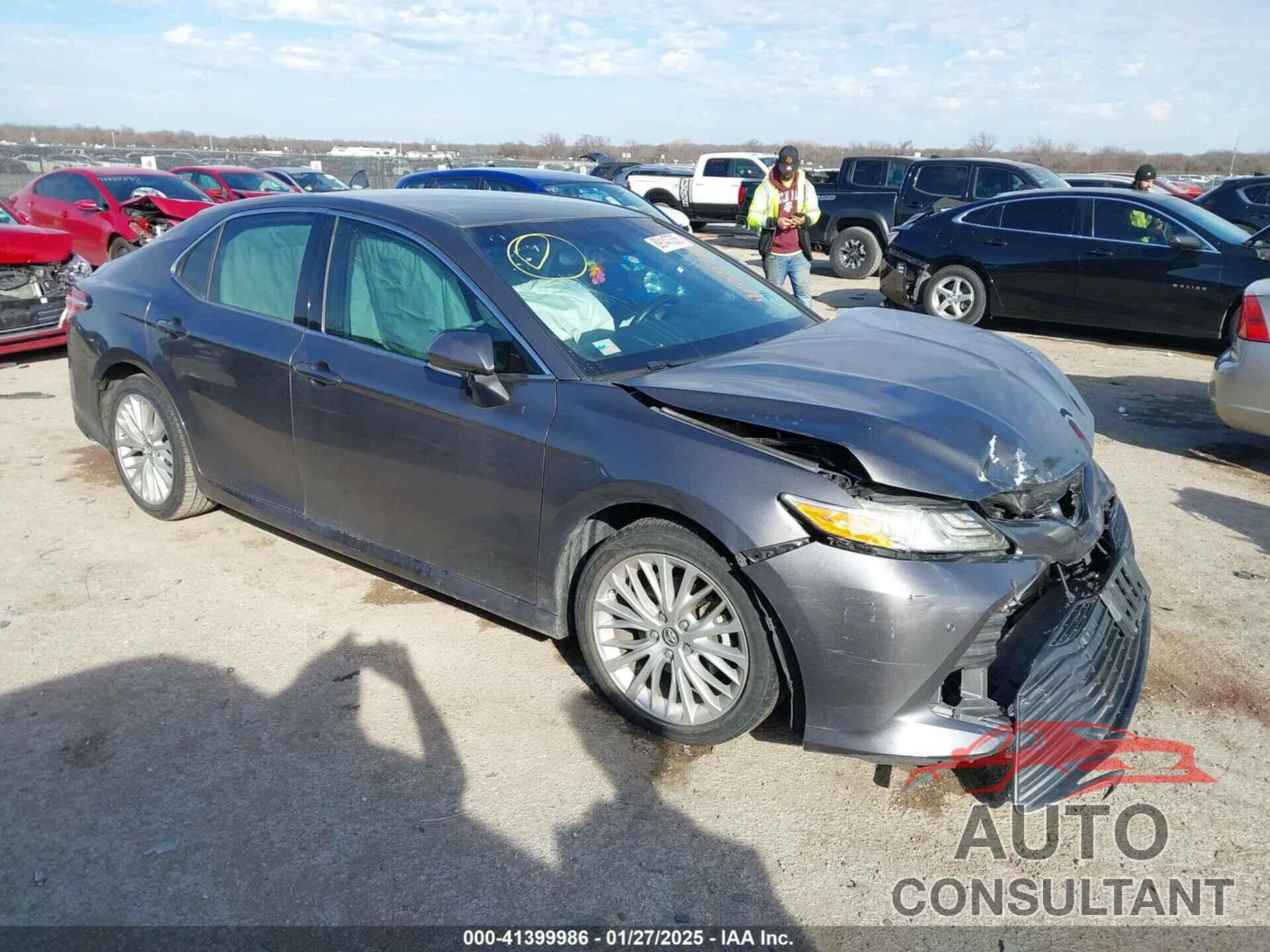 TOYOTA CAMRY 2018 - 4T1B11HK5JU005122