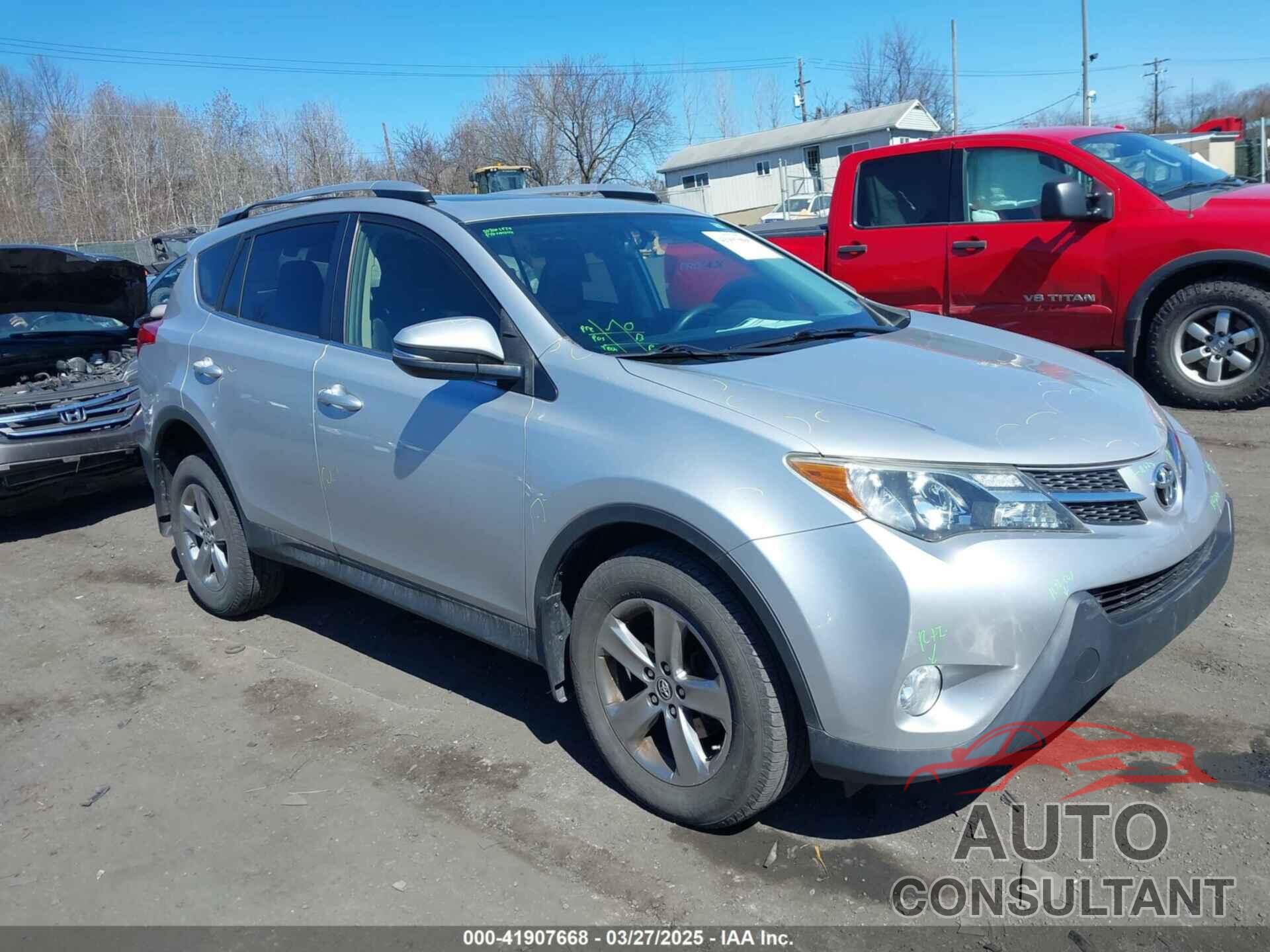 TOYOTA RAV4 2015 - JTMRFREV5FD109490