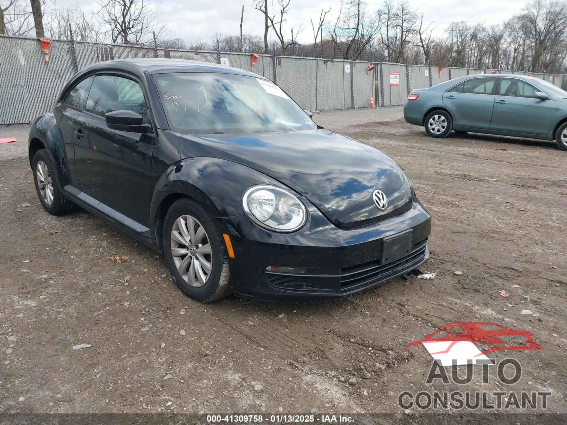 VOLKSWAGEN BEETLE COUPE 2013 - 3VWJP7AT2DM683224