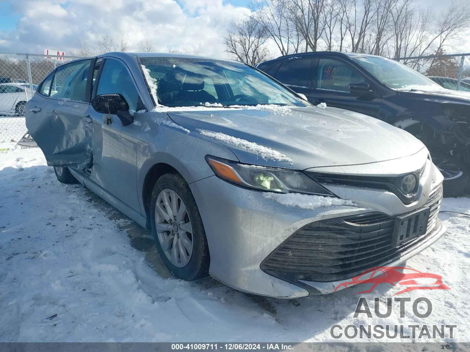 TOYOTA CAMRY 2018 - 4T1B11HK4JU565407