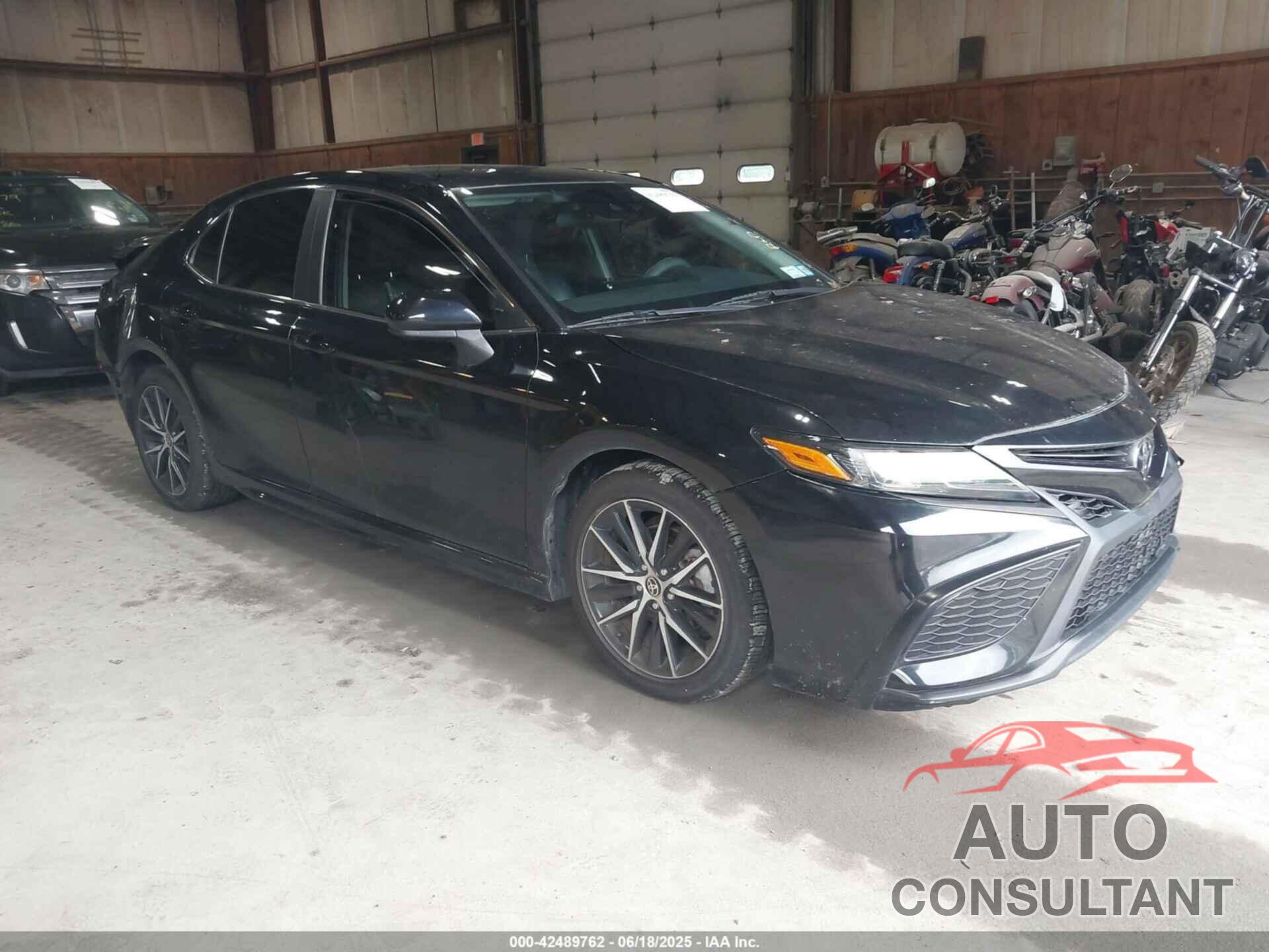 TOYOTA CAMRY 2021 - 4T1G11AKXMU583933
