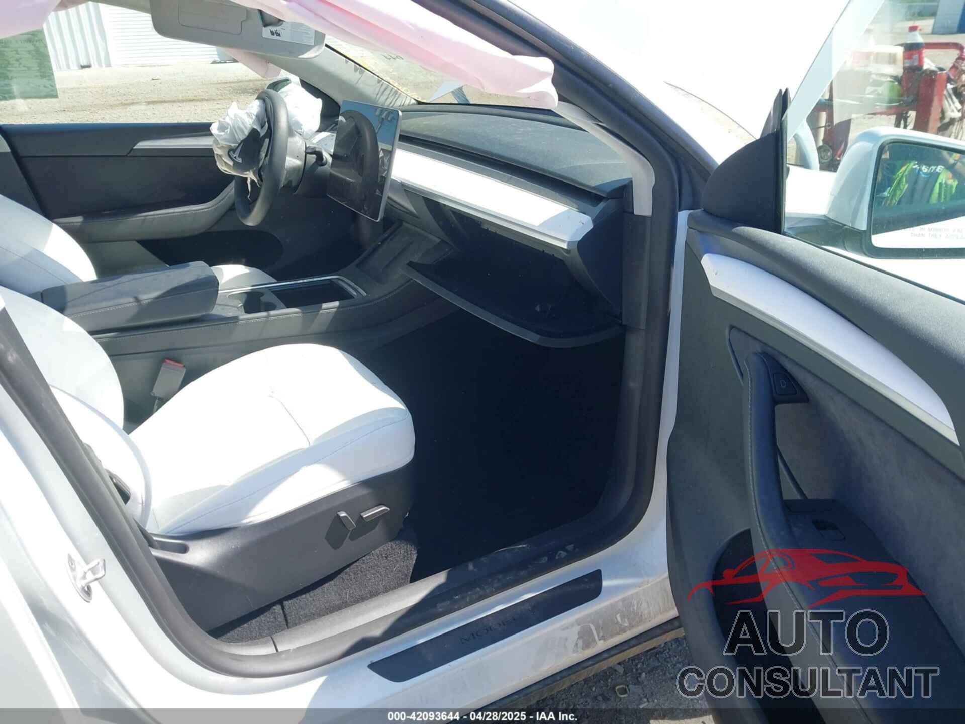 TESLA MODEL Y 2023 - 7SAYGDEF2PF858782