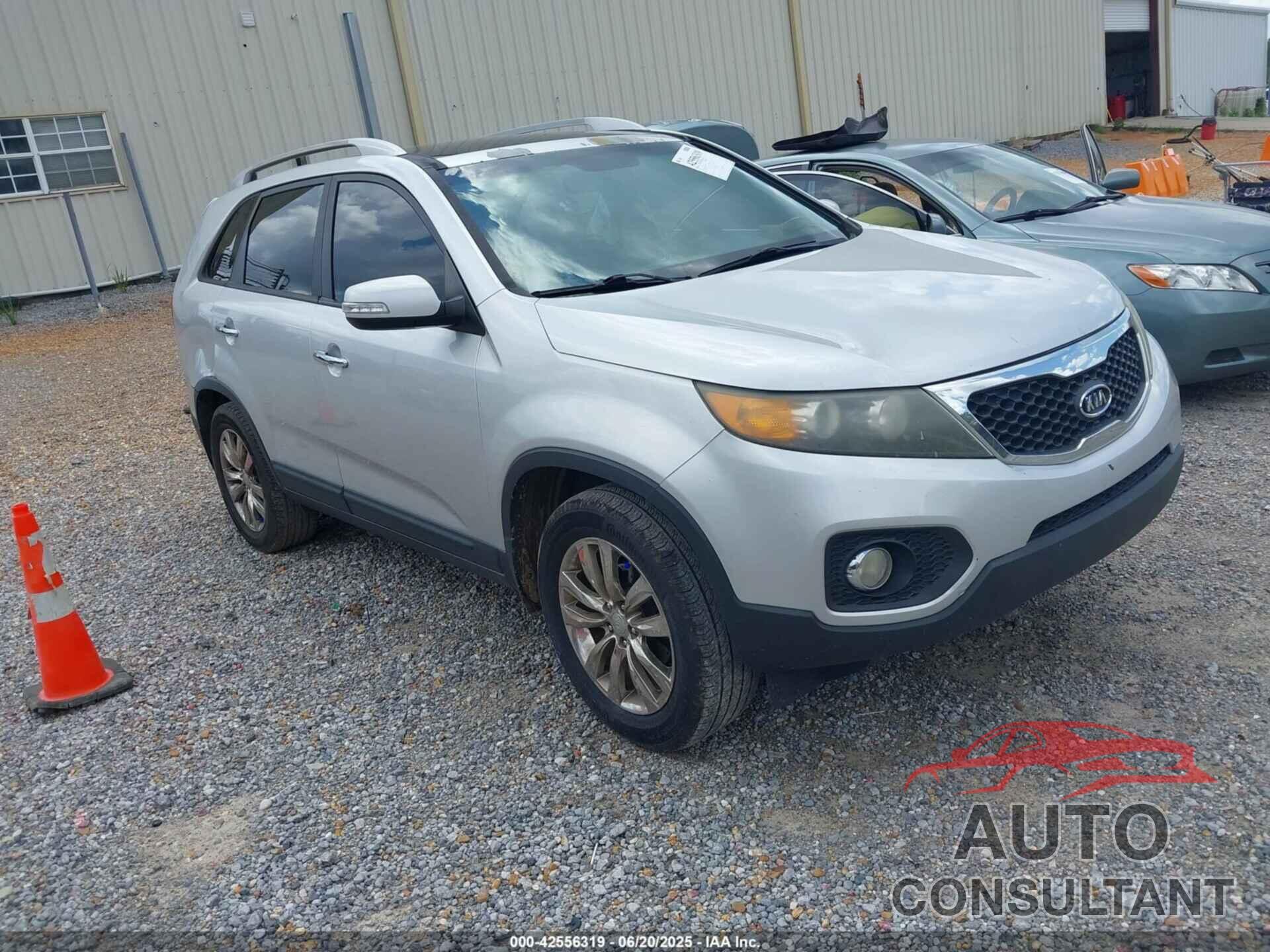 KIA SORENTO 2011 - 5XYKU4A26BG034428