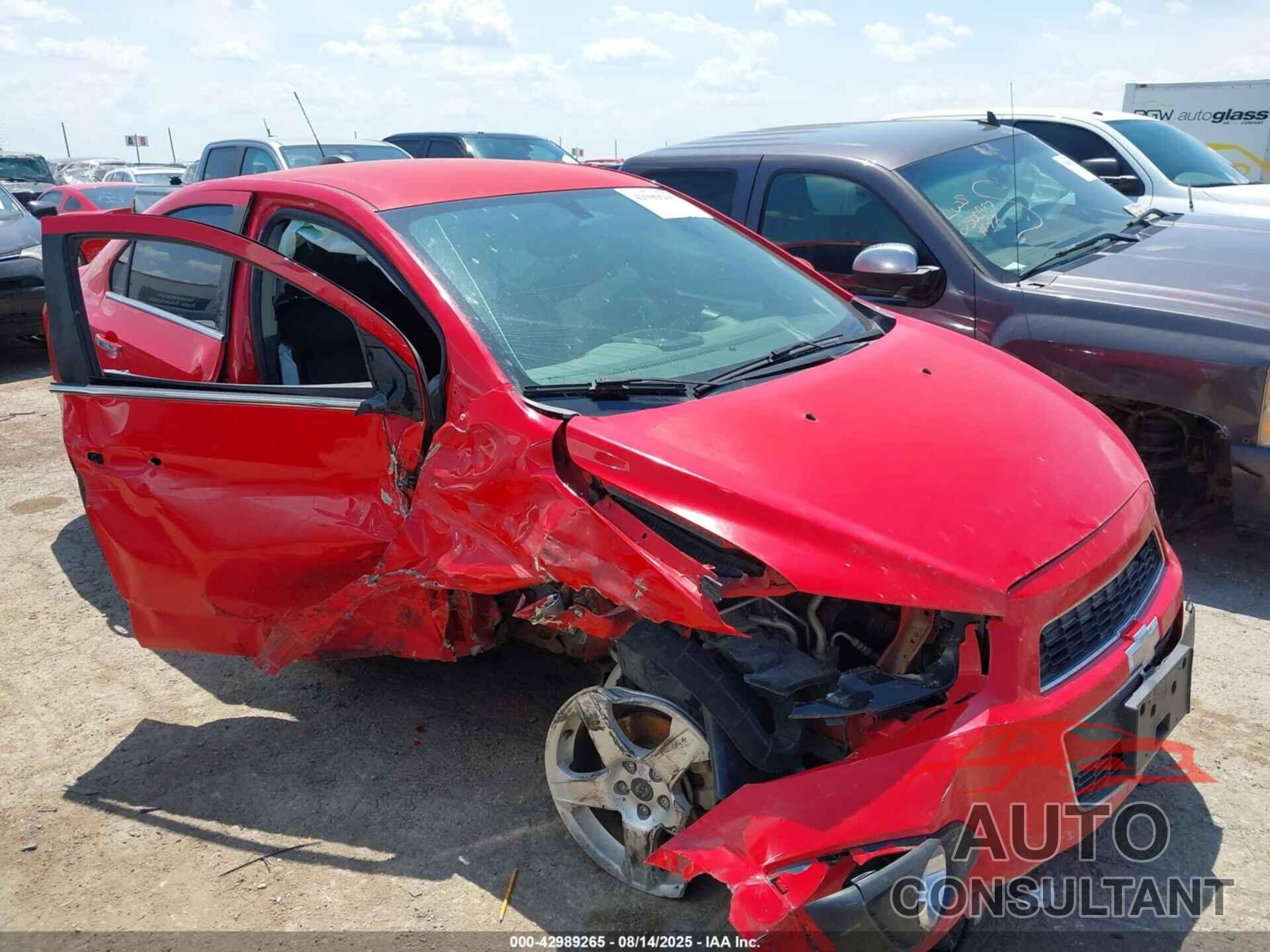CHEVROLET SONIC 2015 - 1G1JE5SB7F4102746