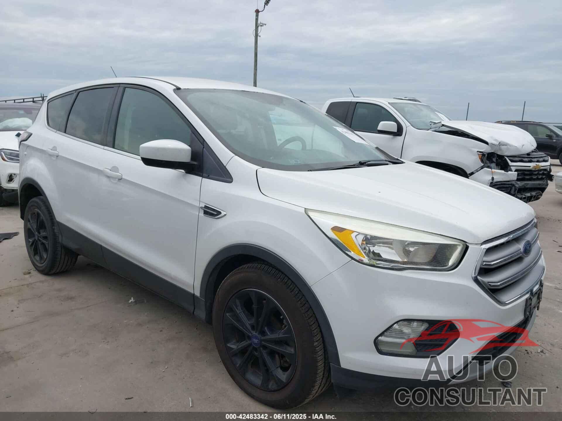 FORD ESCAPE 2017 - 1FMCU9G91HUB30296