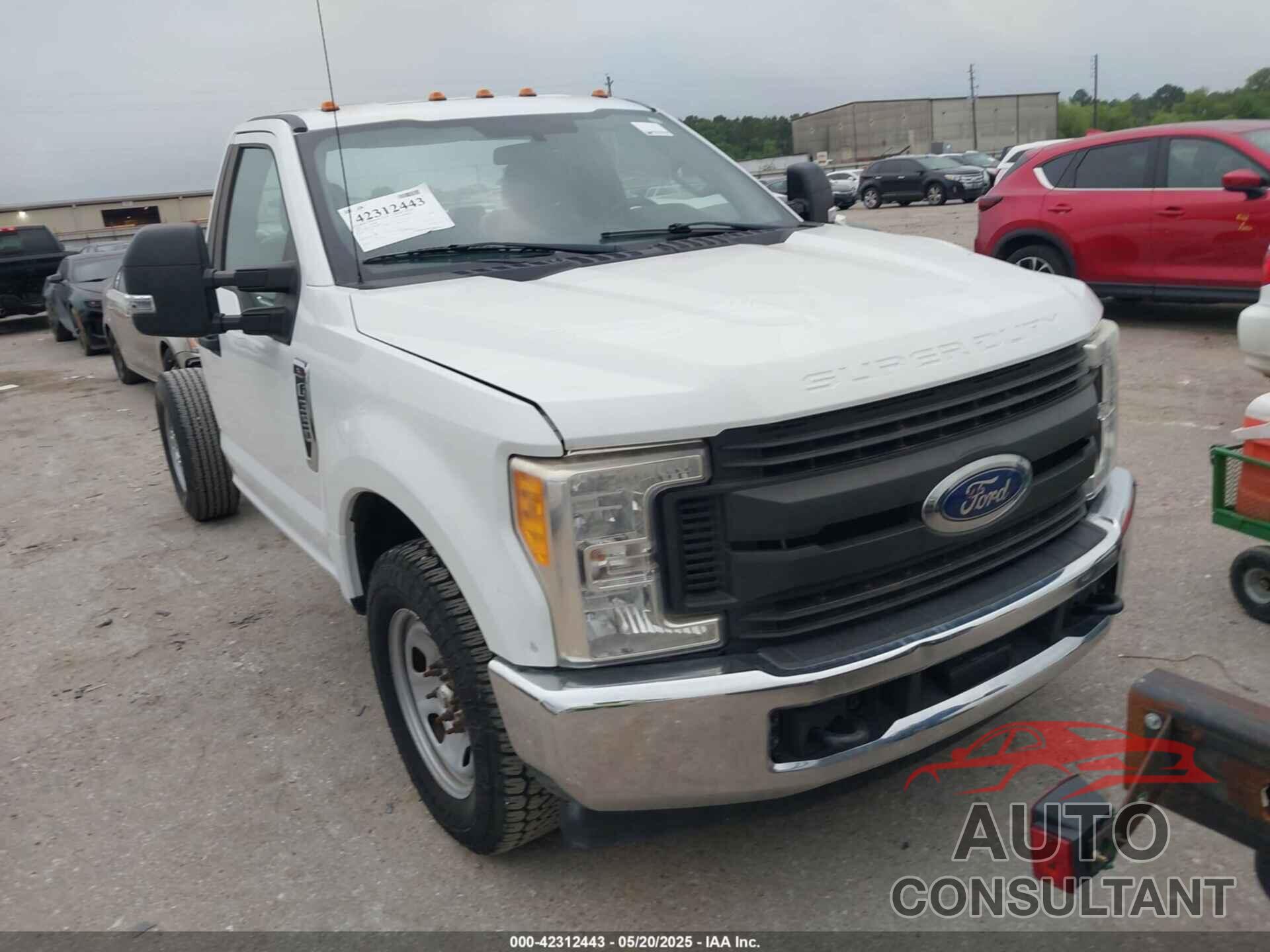FORD F-350 CHASSIS 2017 - 1FDRF3E67HEE28260