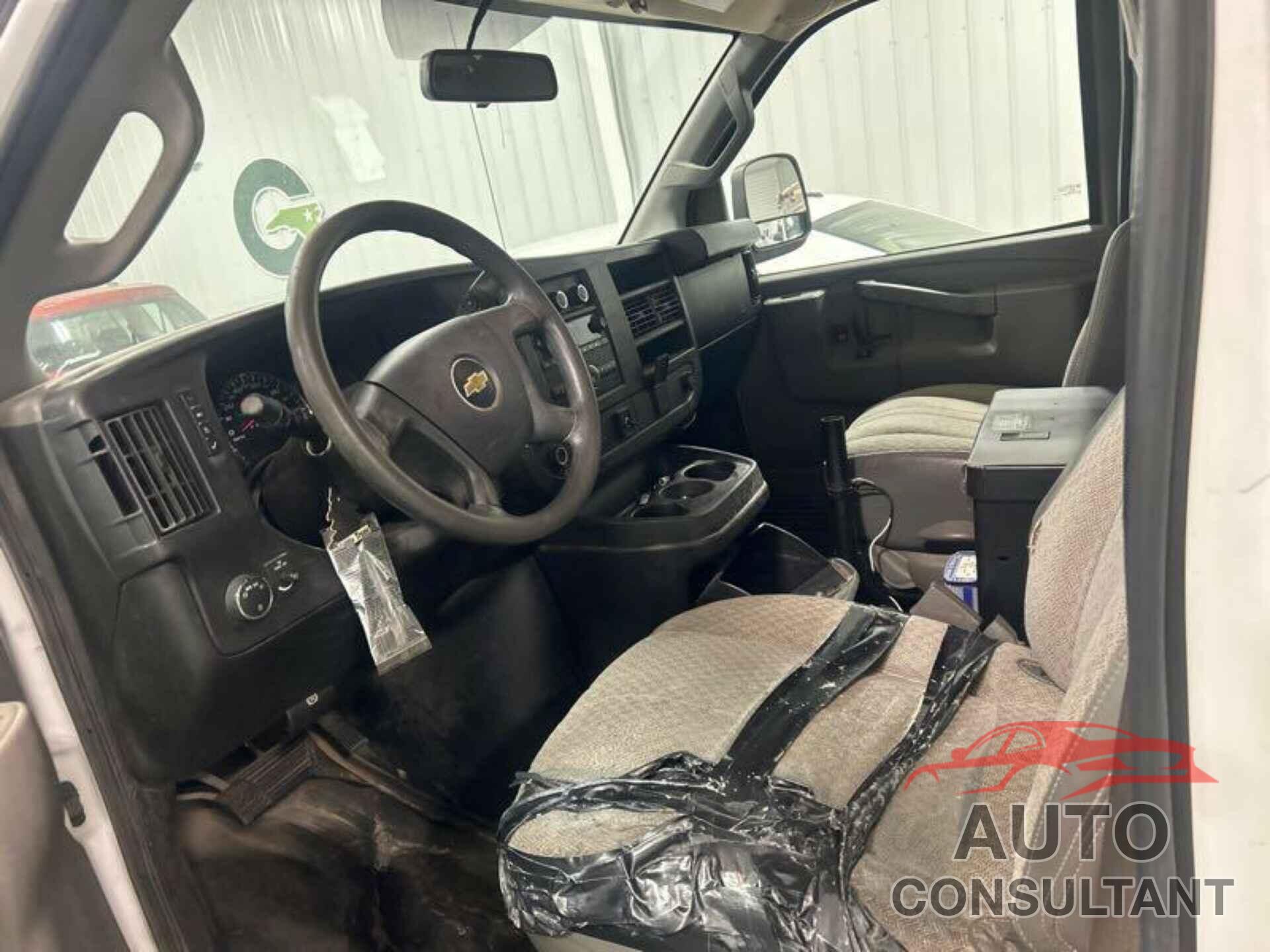 CHEVROLET EXPRESS G2500 2017 - 1GCWGAFFXH1244087