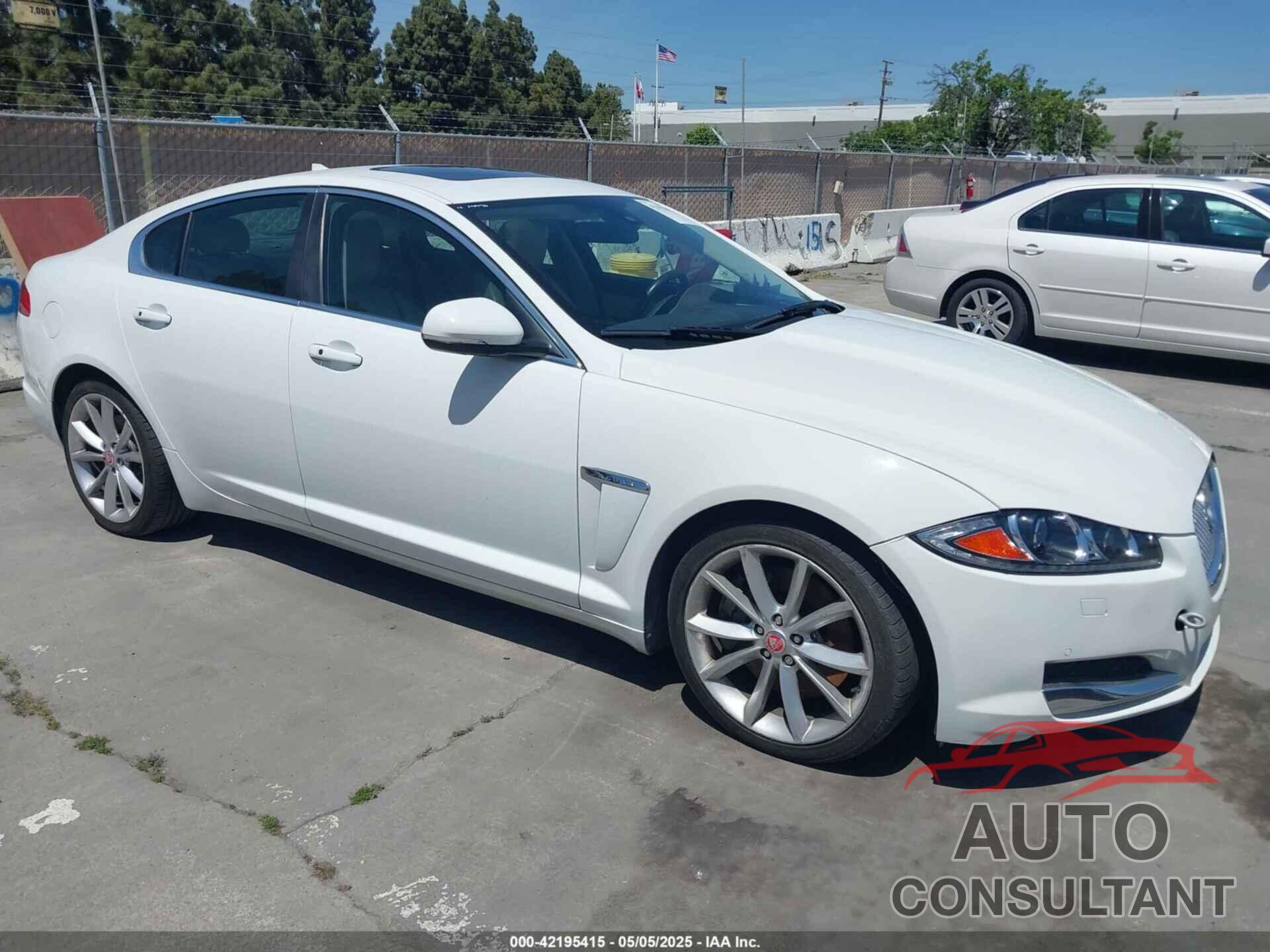 JAGUAR XF 2015 - SAJWA0F70F8U72917