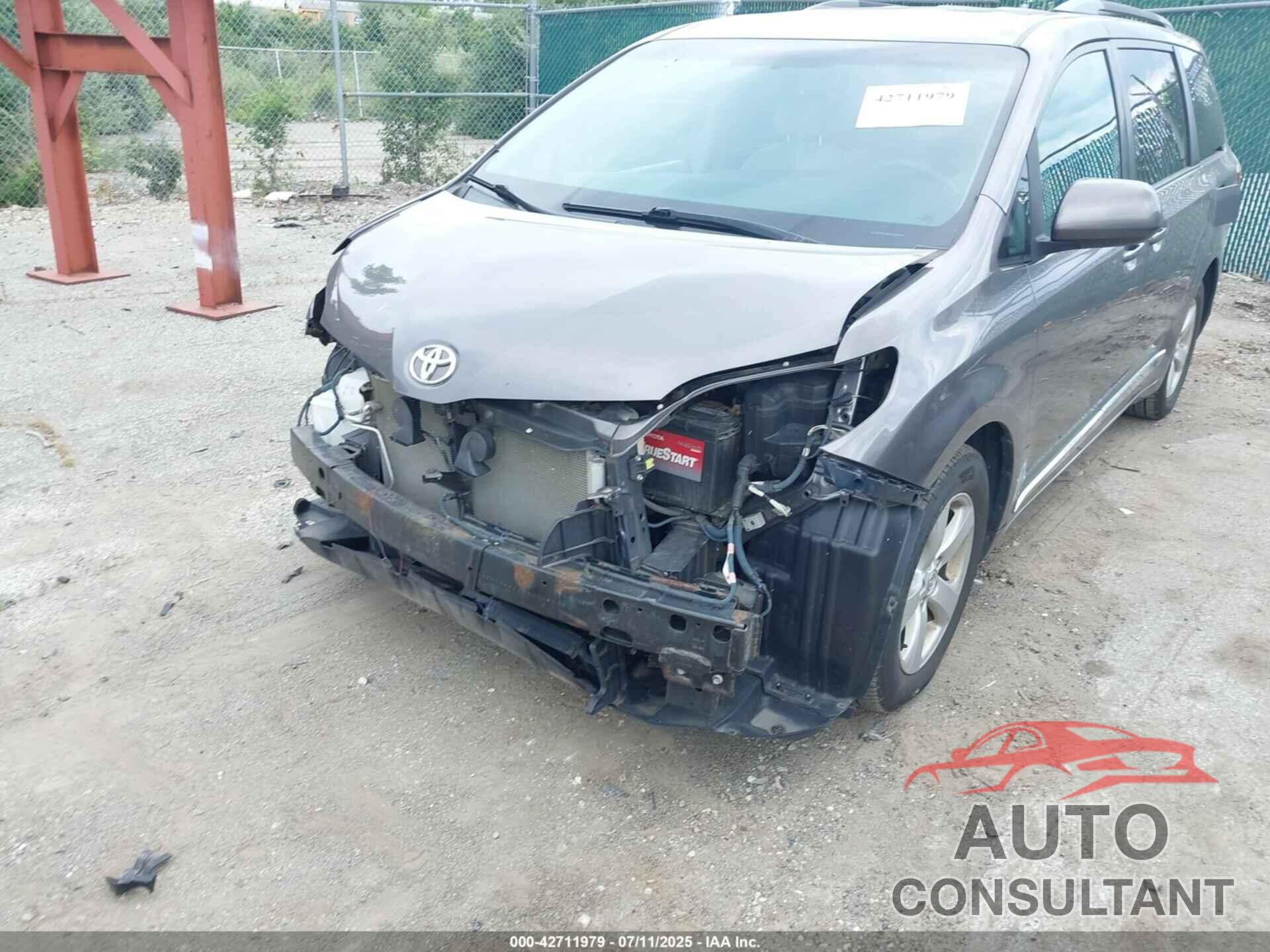 TOYOTA SIENNA 2015 - 5TDKK3DC8FS688568