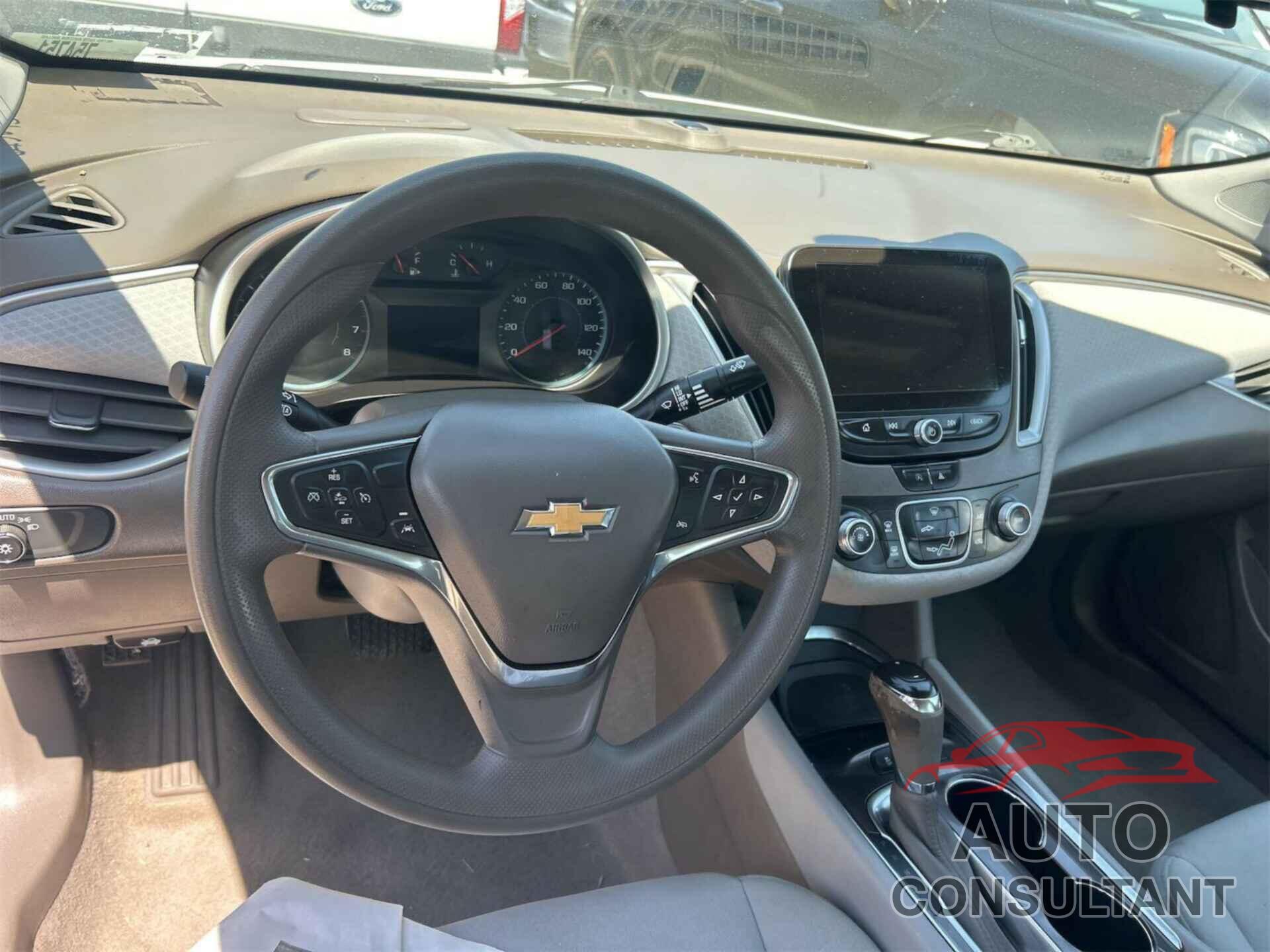 CHEVROLET MALIBU 2020 - 1G1ZC5ST8LF071623