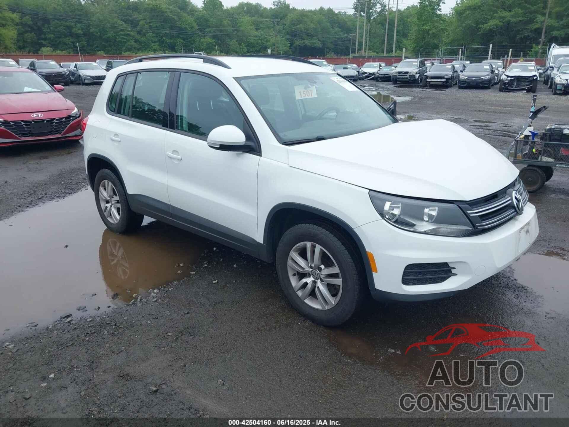 VOLKSWAGEN TIGUAN 2017 - WVGBV7AX3HK025646