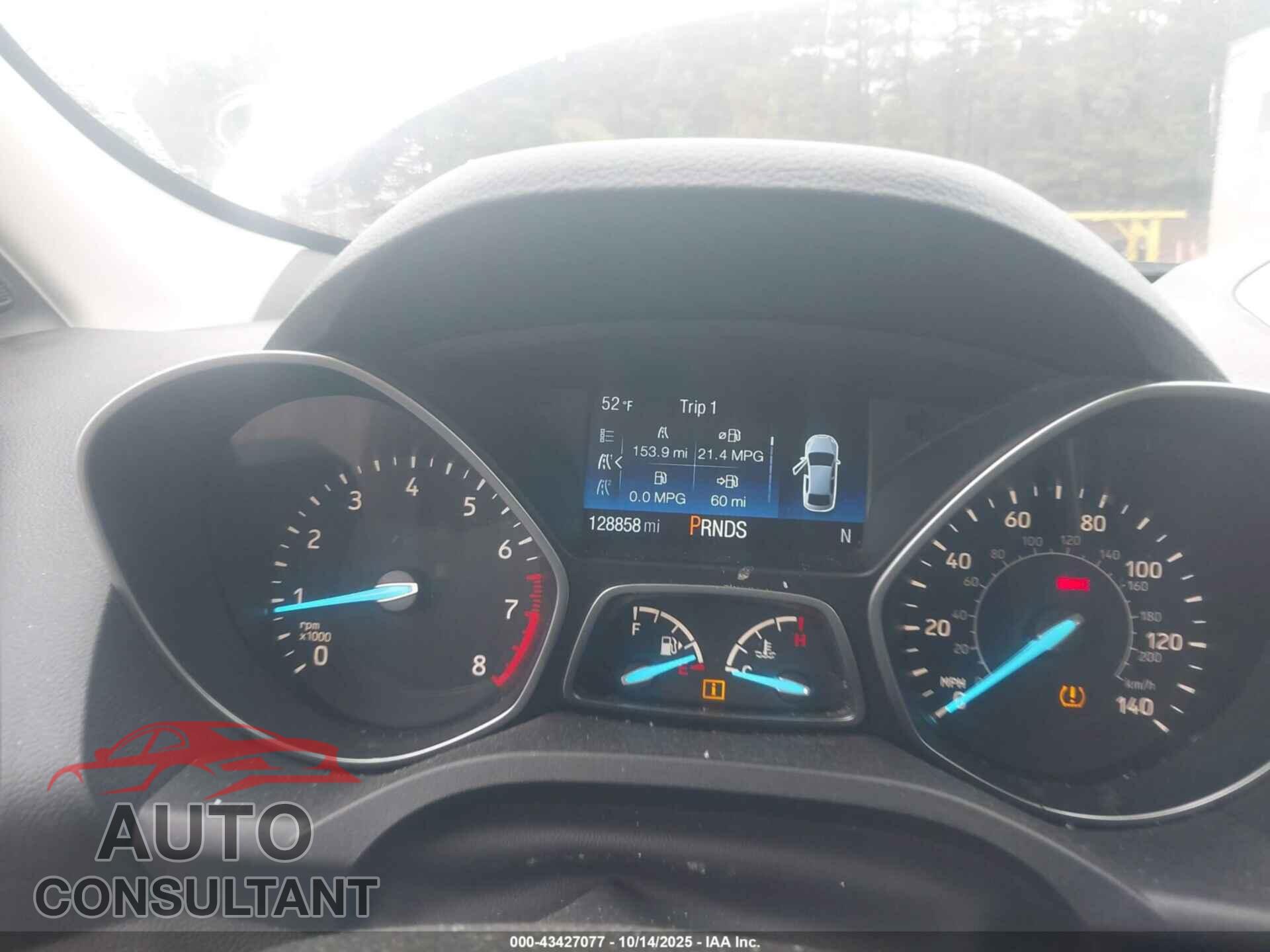 FORD ESCAPE 2017 - 1FMCU0F70HUB70963