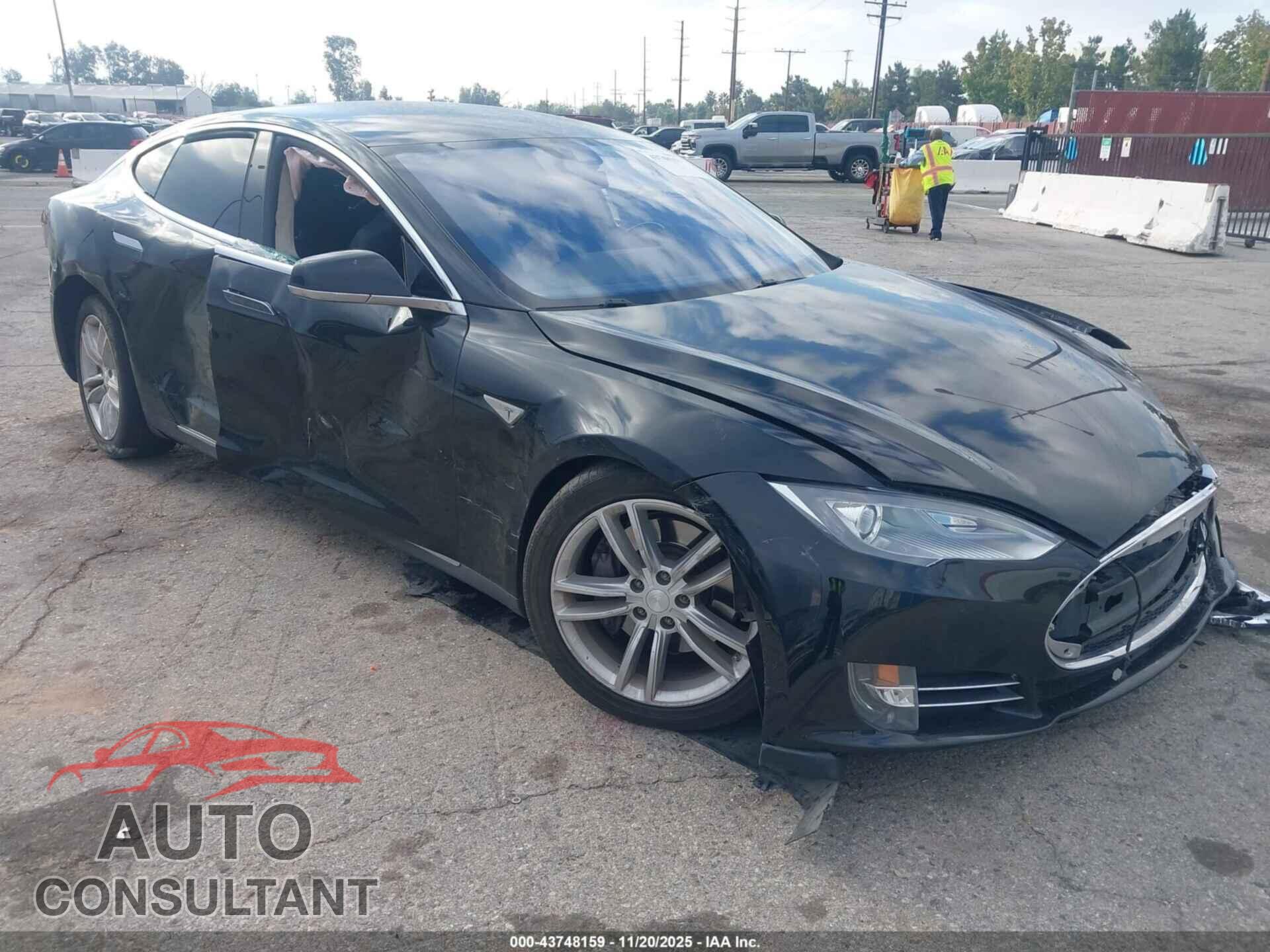 TESLA MODEL S 2015 - 5YJSA1E29FF116703