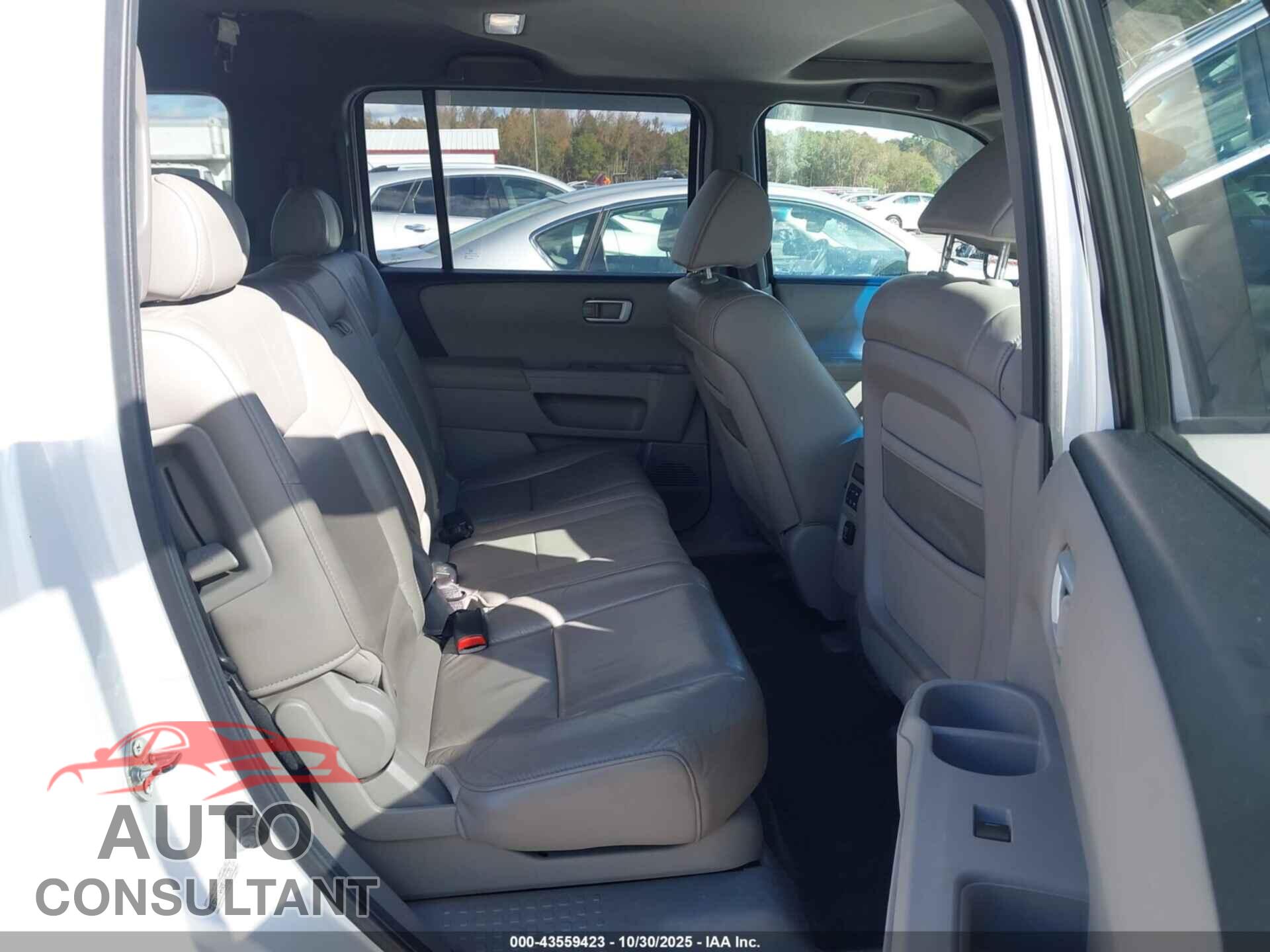 HONDA PILOT 2011 - 5FNYF4H50BB085970