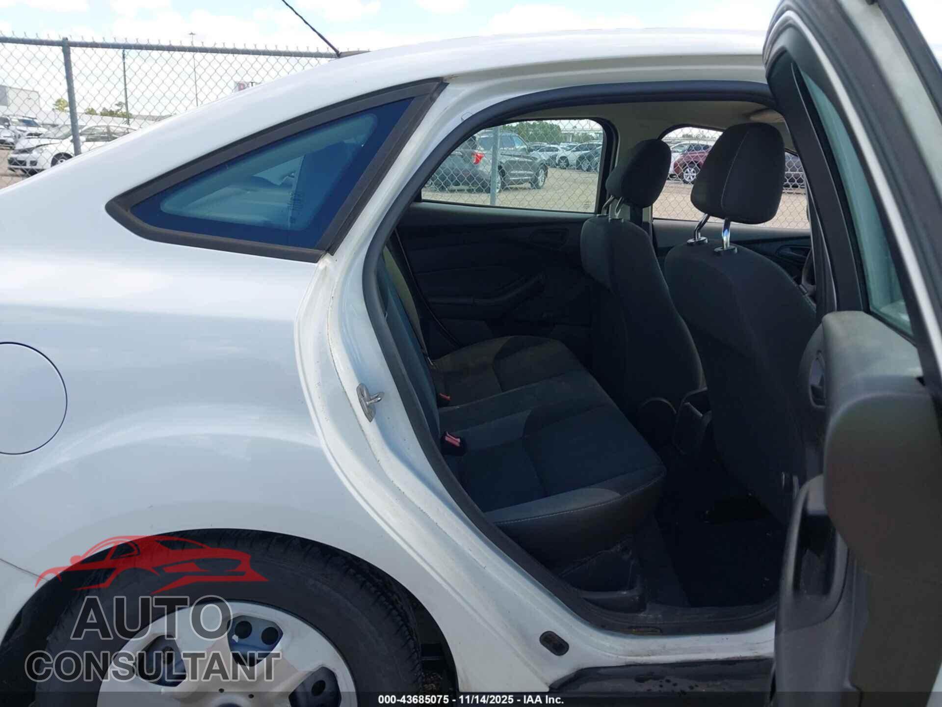 FORD FOCUS 2013 - 1FADP3E23DL372984
