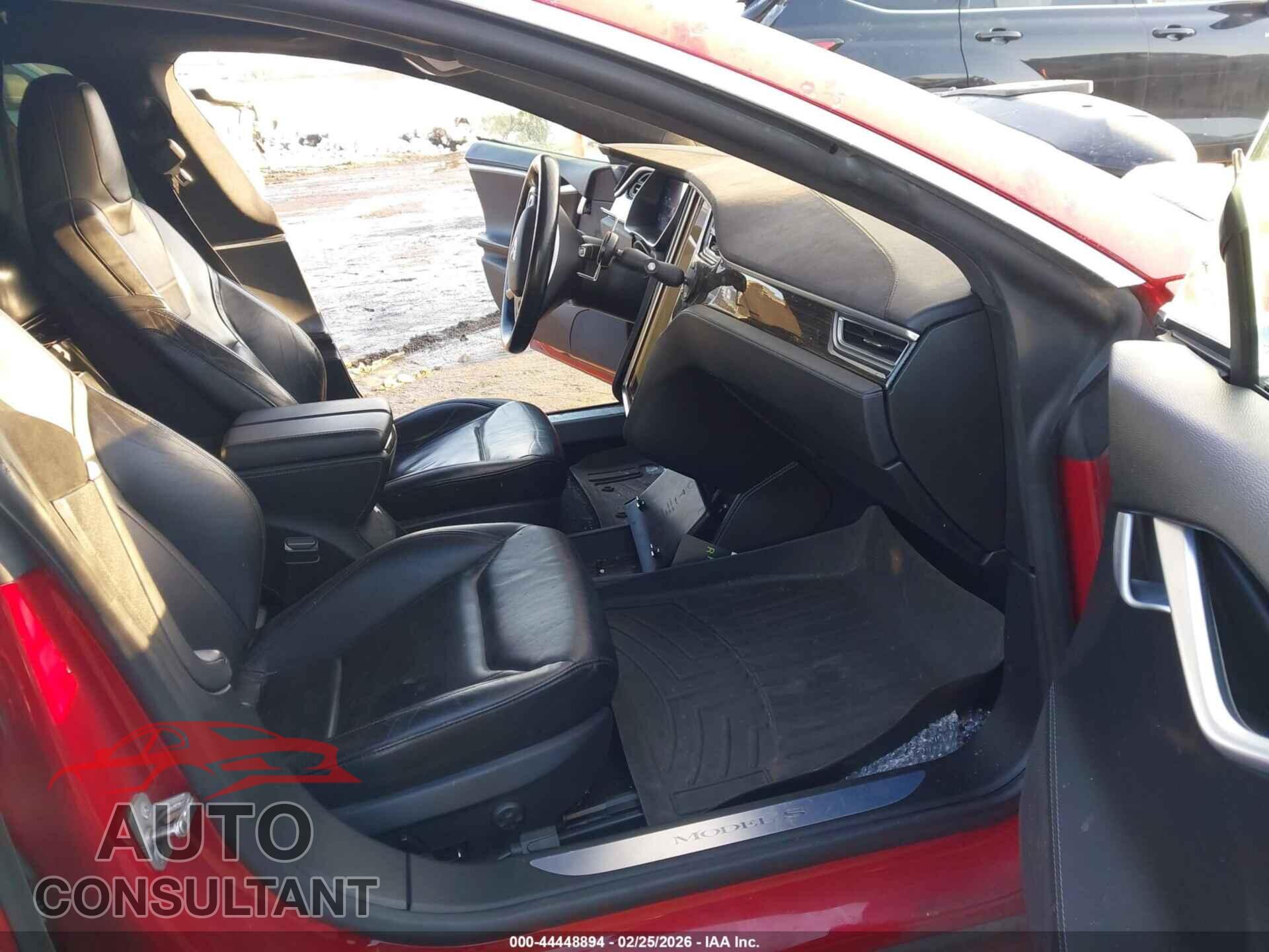 TESLA MODEL S 2015 - 5YJSA1H28FFP67767