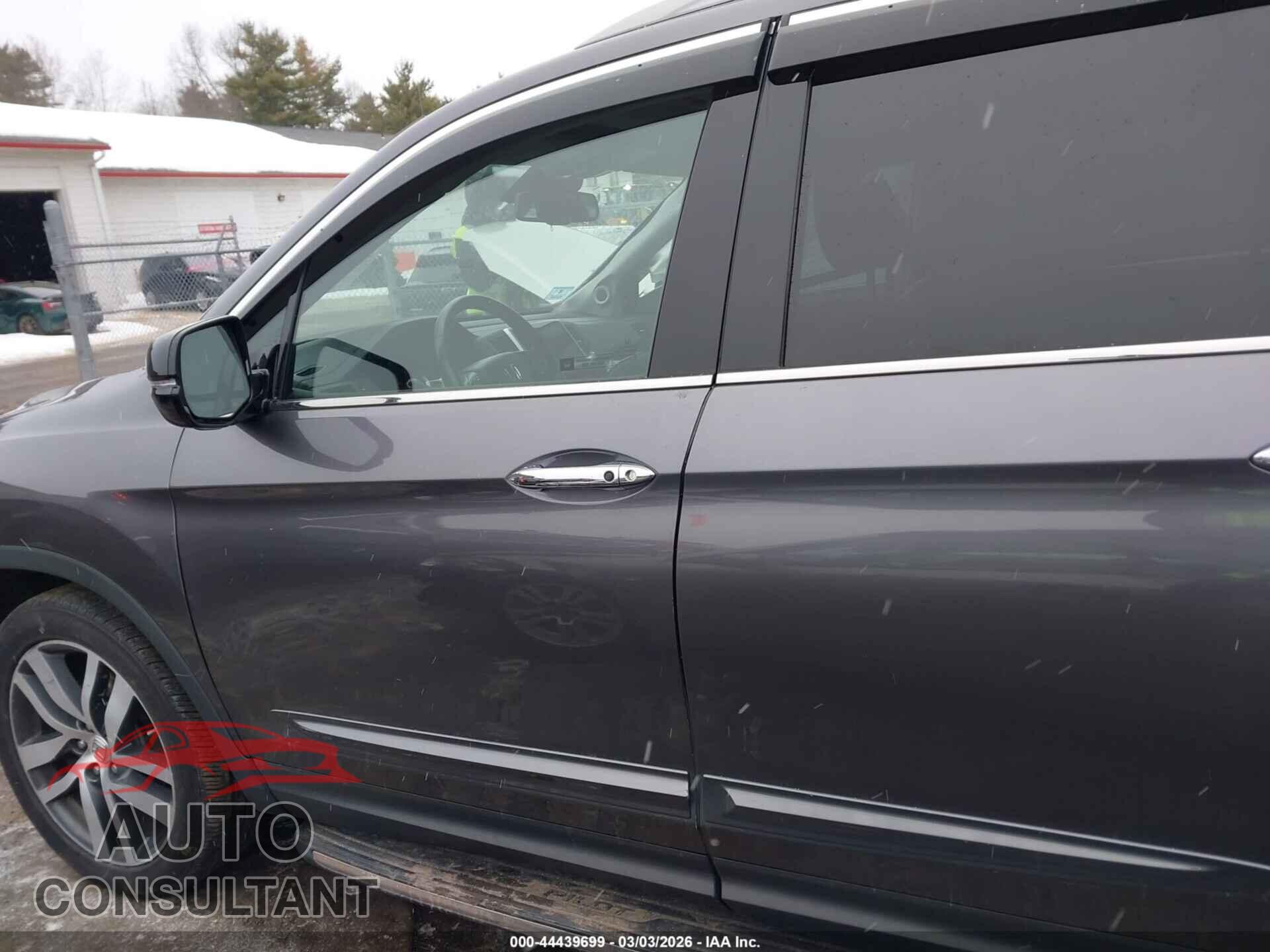 HONDA PILOT 2017 - 5FNYF6H97HB045280