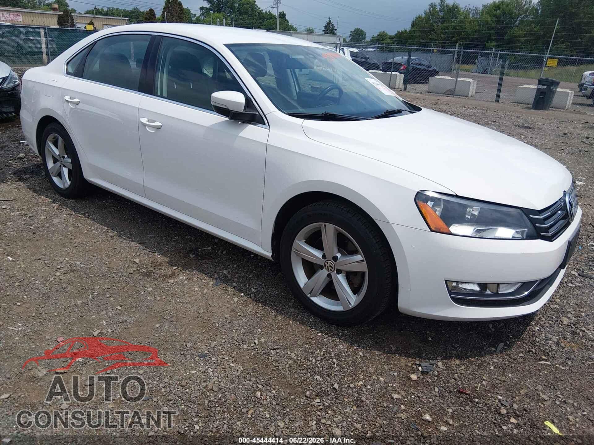 VOLKSWAGEN PASSAT 2015 - 1VWAT7A3XFC081817