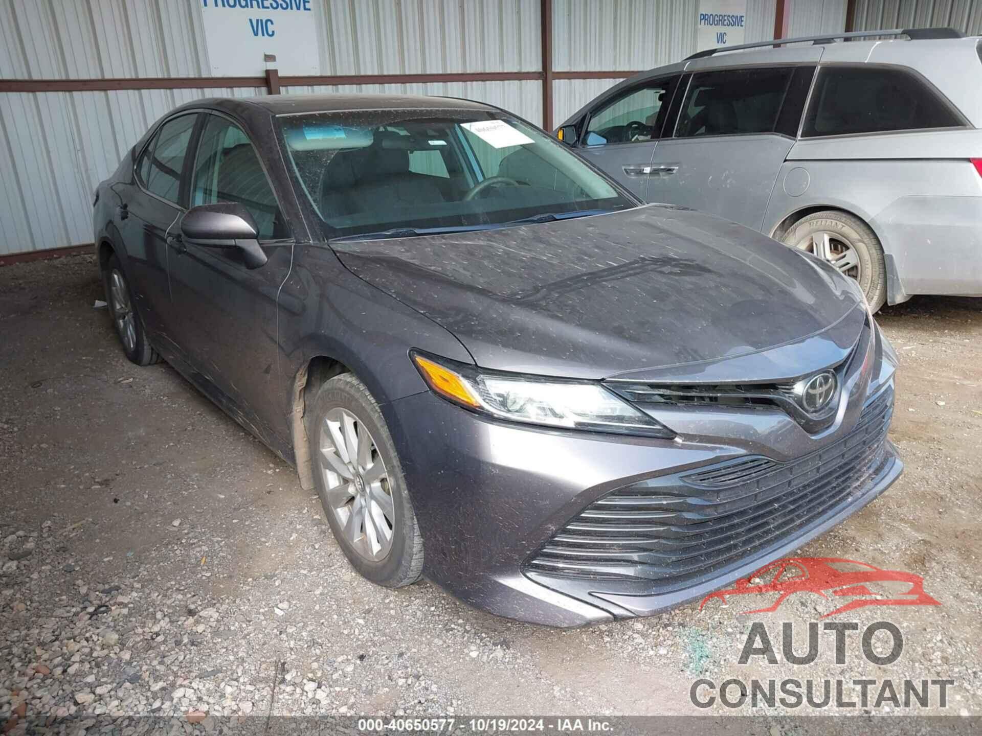 TOYOTA CAMRY 2018 - 4T1B11HK4JU571403
