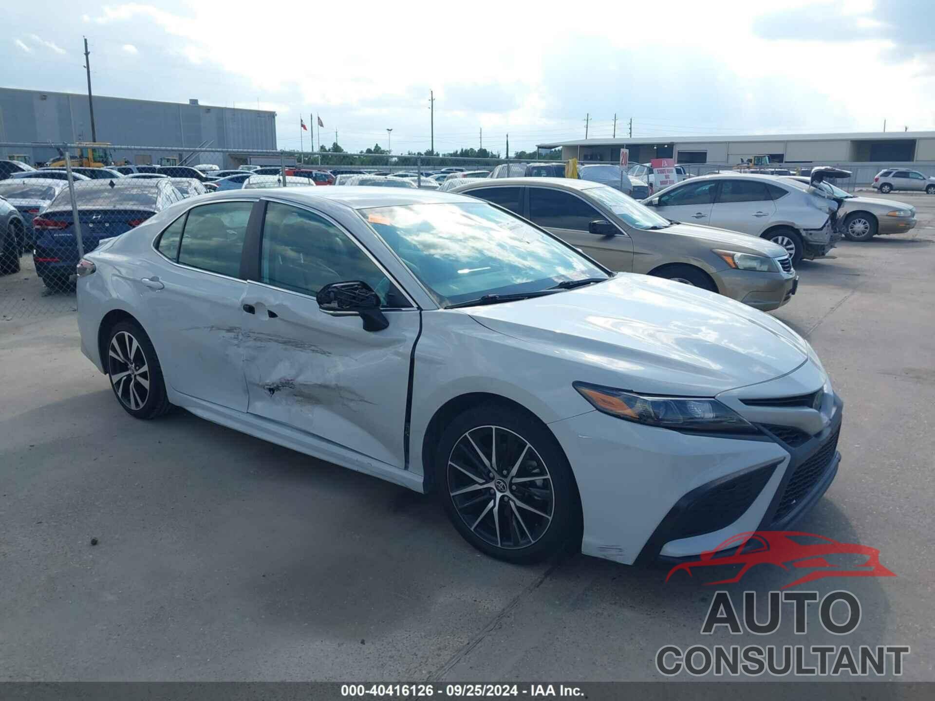 TOYOTA CAMRY 2022 - 4T1G11AK5NU024940