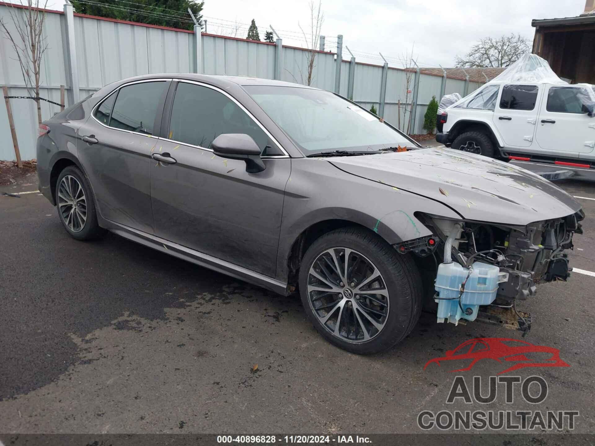 TOYOTA CAMRY 2018 - 4T1B11HK8JU553535