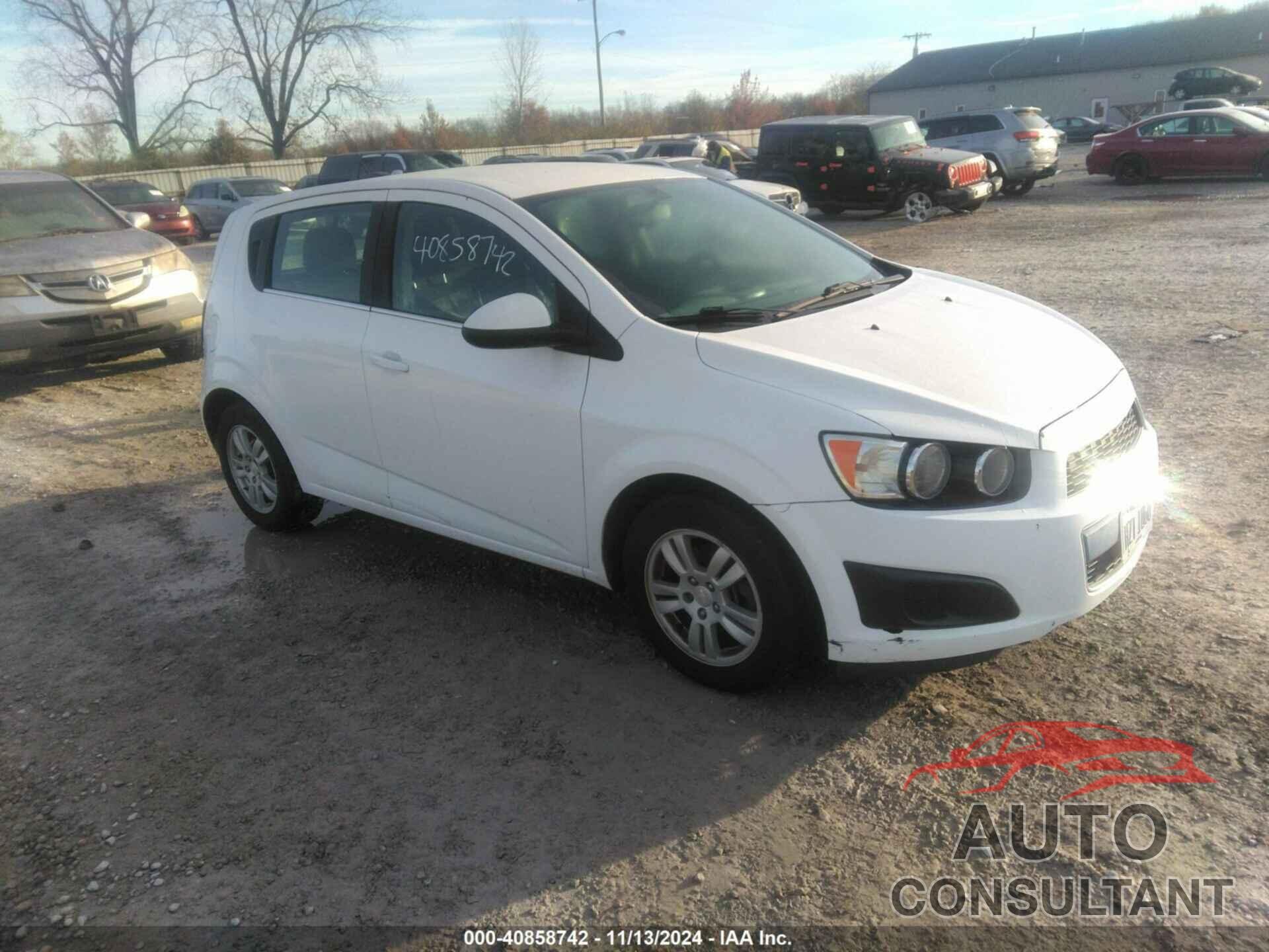 CHEVROLET SONIC 2015 - 1G1JC6SH8F4101752