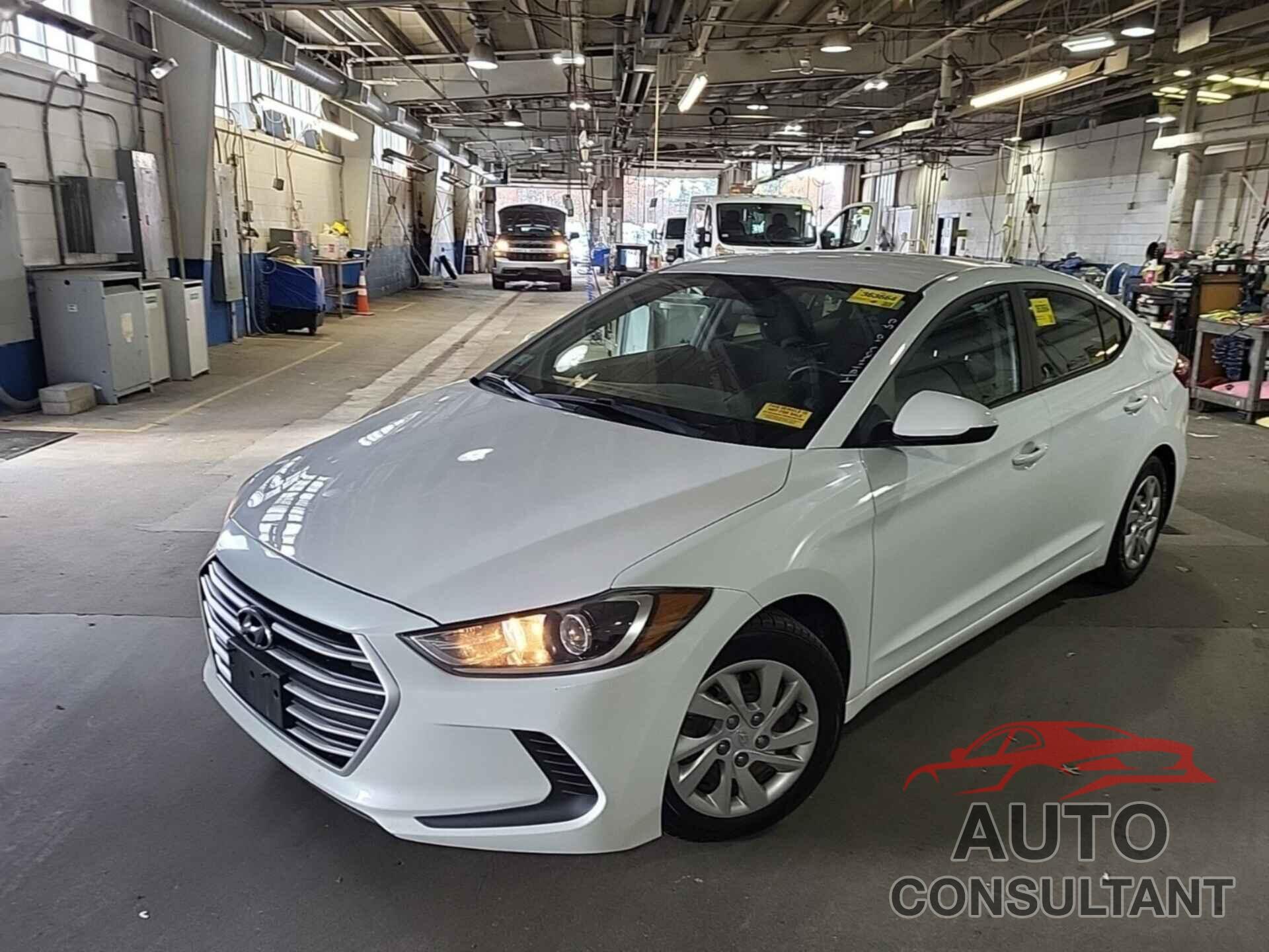 HYUNDAI ELANTRA 2018 - 5NPD74LF0JH348633